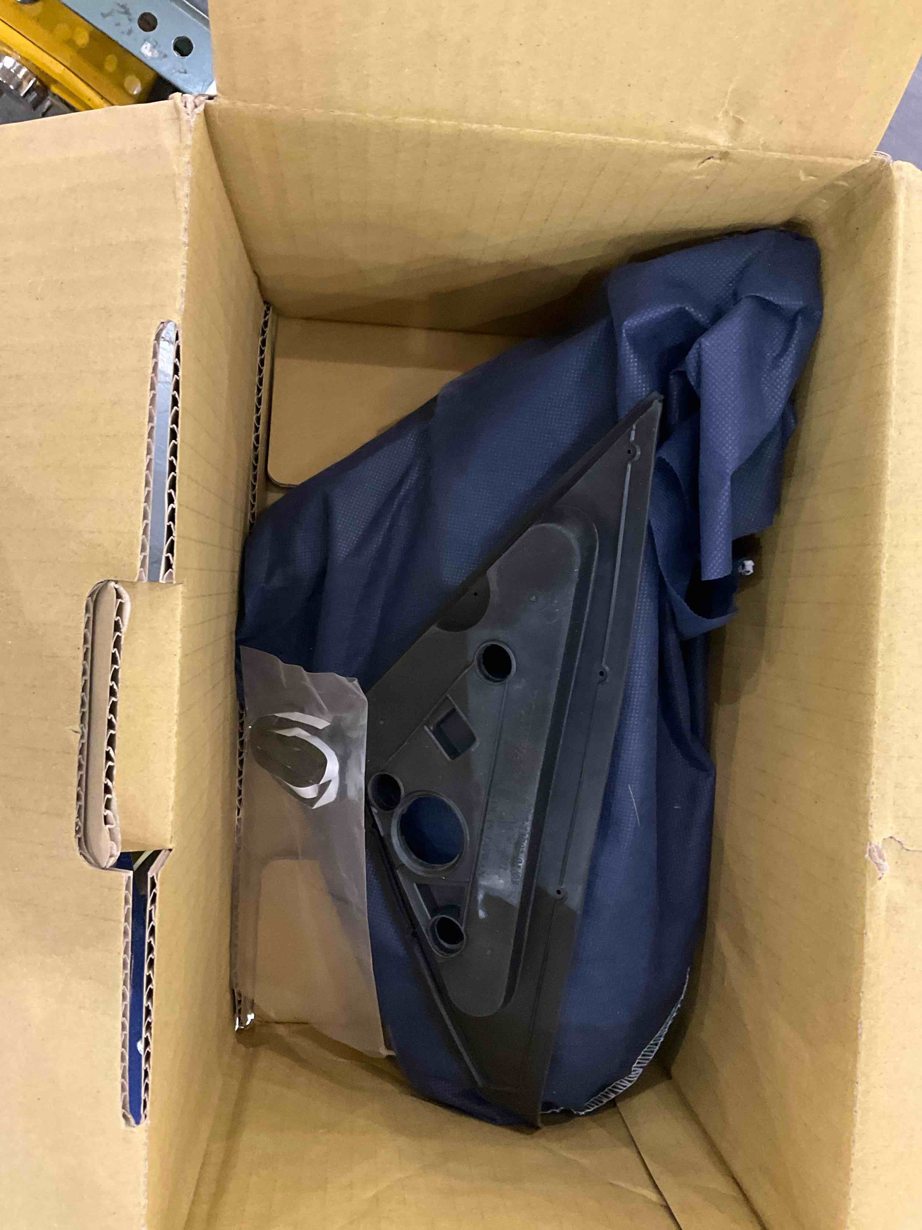 https://s3.amazonaws.com/lotting-images-prod/bidfta/EXS00958354_1703706643568.jpeg