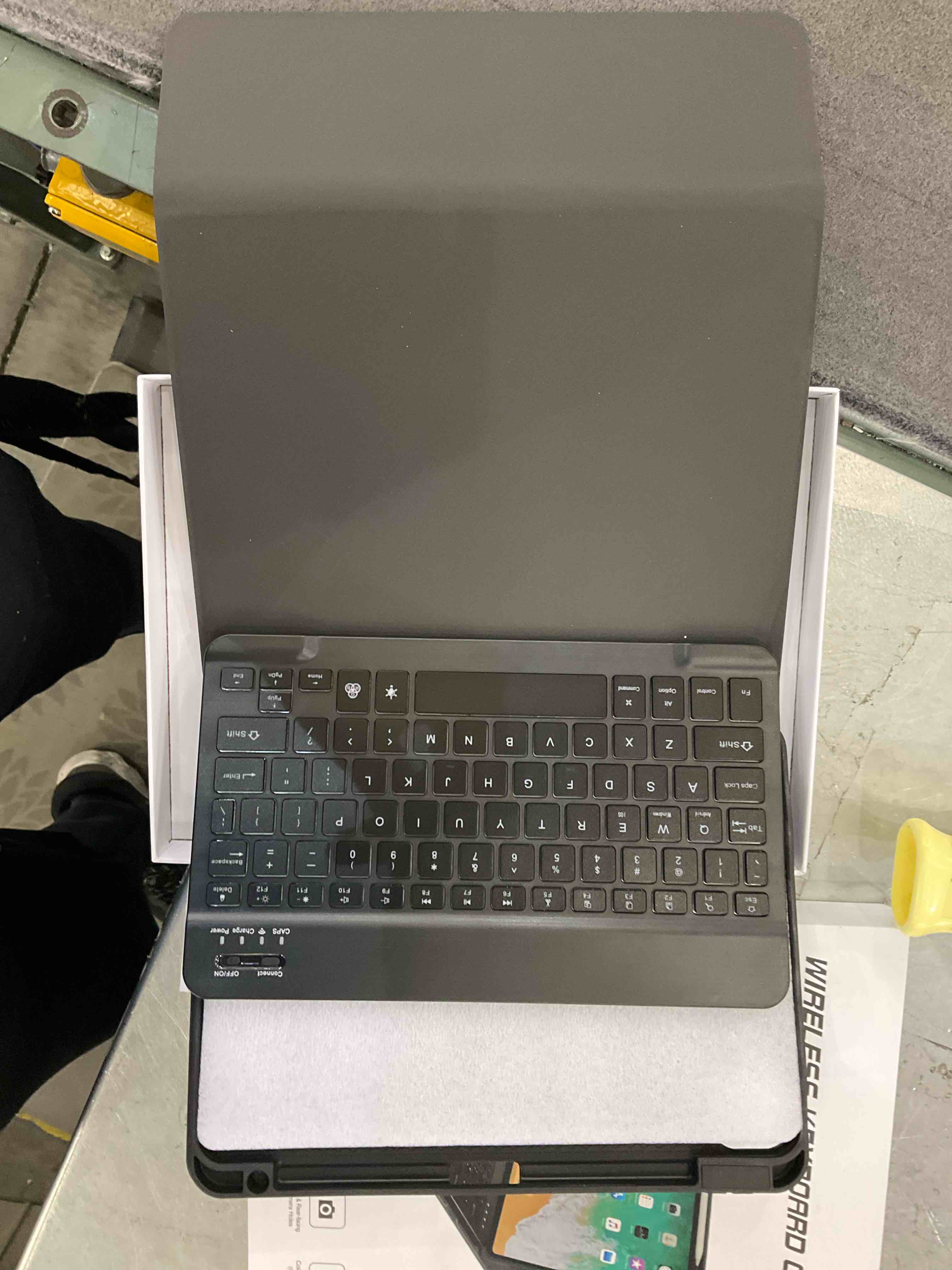 https://s3.amazonaws.com/lotting-images-prod/bidfta/EXS00958377_1703706821776.jpeg