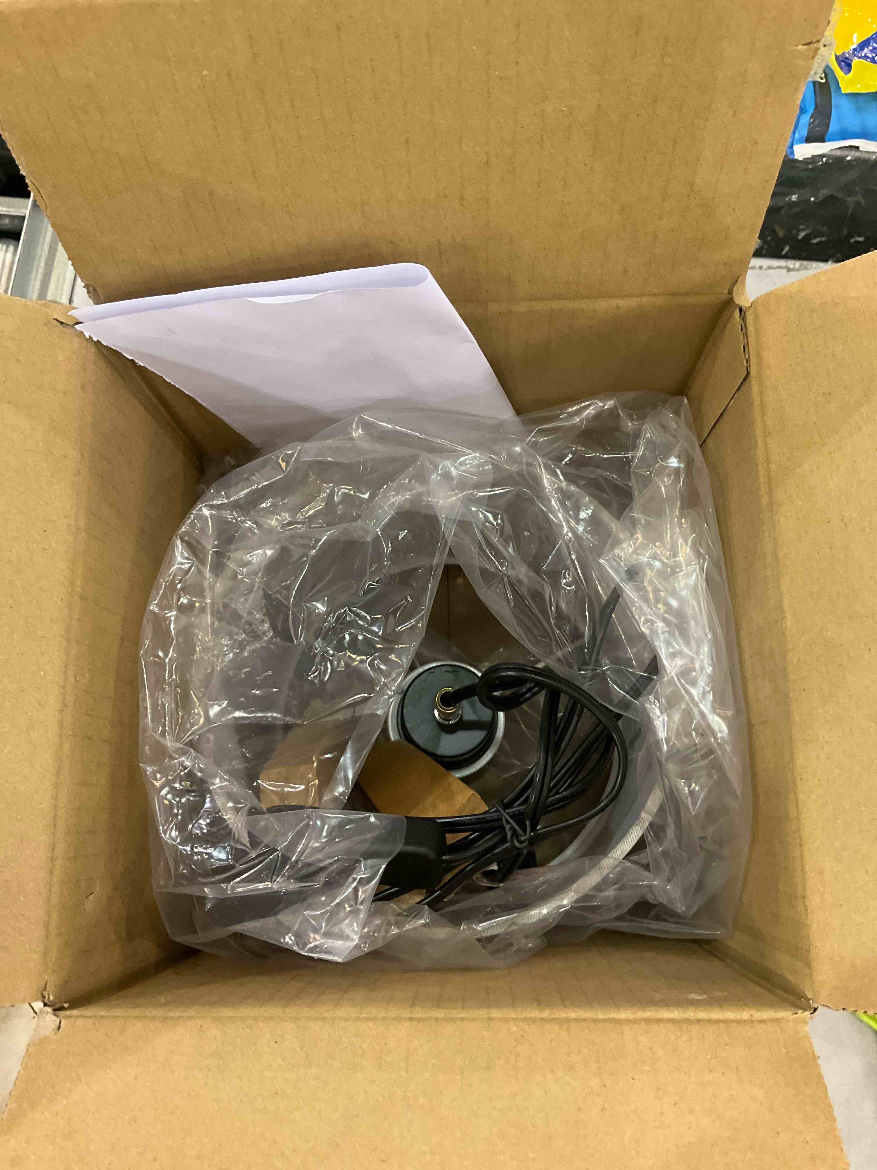 https://s3.amazonaws.com/lotting-images-prod/bidfta/EXS00958661_1703695939925.jpeg