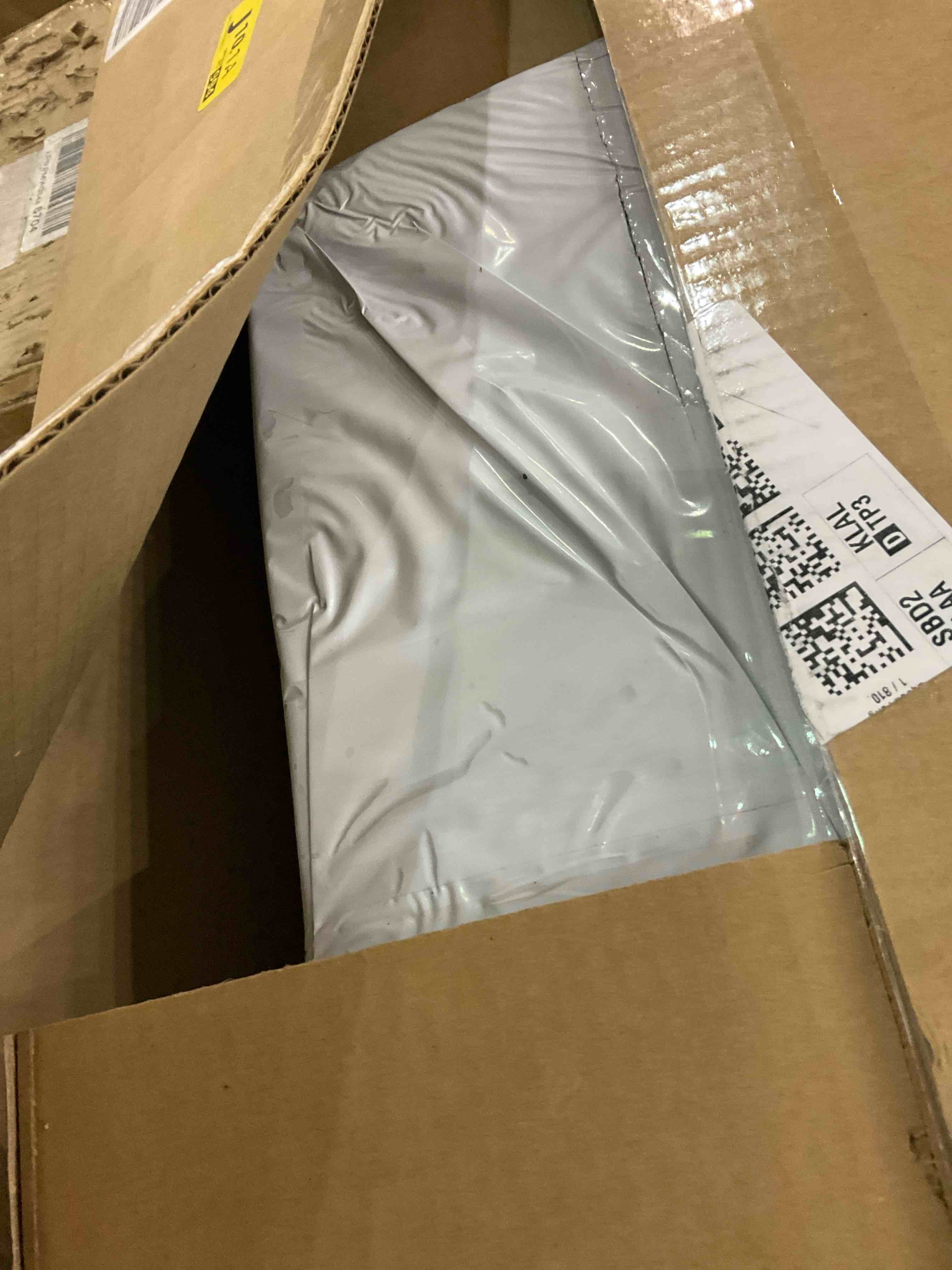 https://s3.amazonaws.com/lotting-images-prod/bidfta/EXS00959193_1703683001606.jpeg
