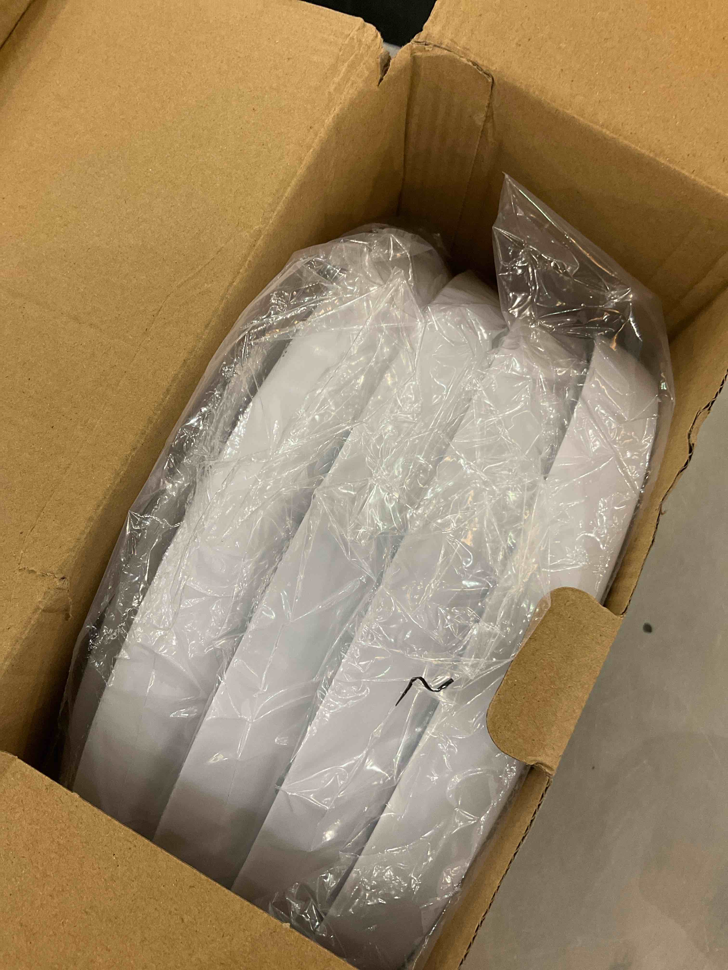 https://s3.amazonaws.com/lotting-images-prod/bidfta/EXS00959325_1703705543267.jpeg