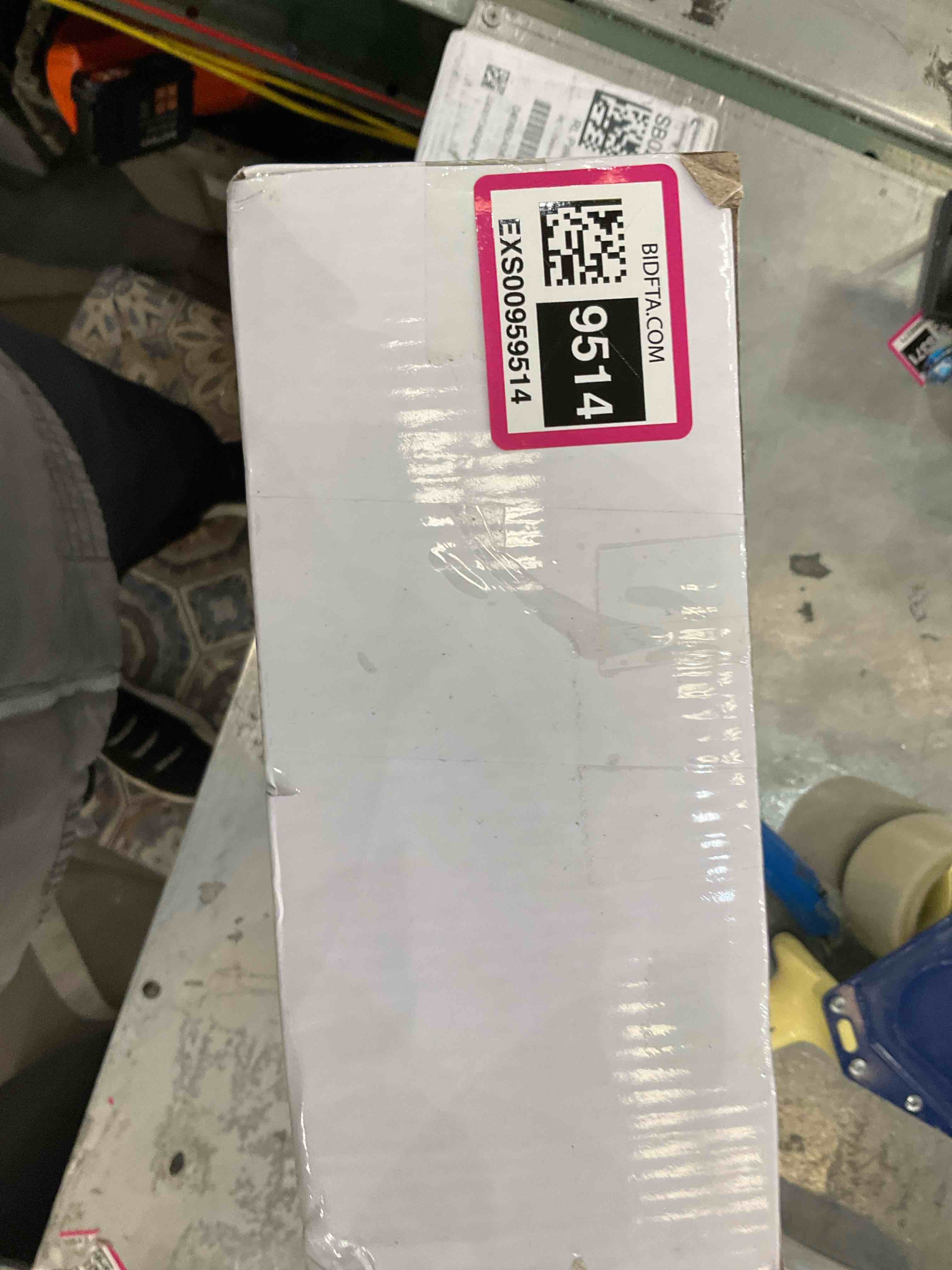 https://s3.amazonaws.com/lotting-images-prod/bidfta/EXS00959514_1704480543258.jpeg