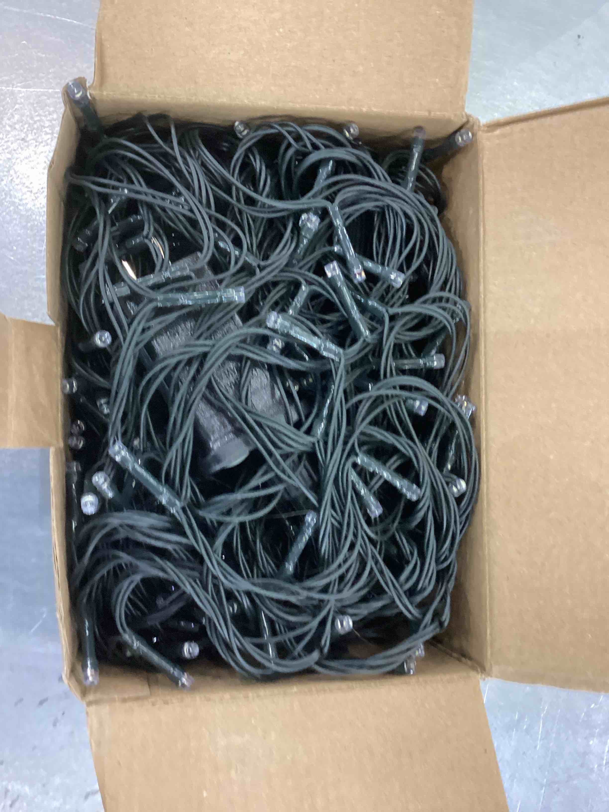 https://s3.amazonaws.com/lotting-images-prod/bidfta/EXS00959615_1704738122203.jpeg