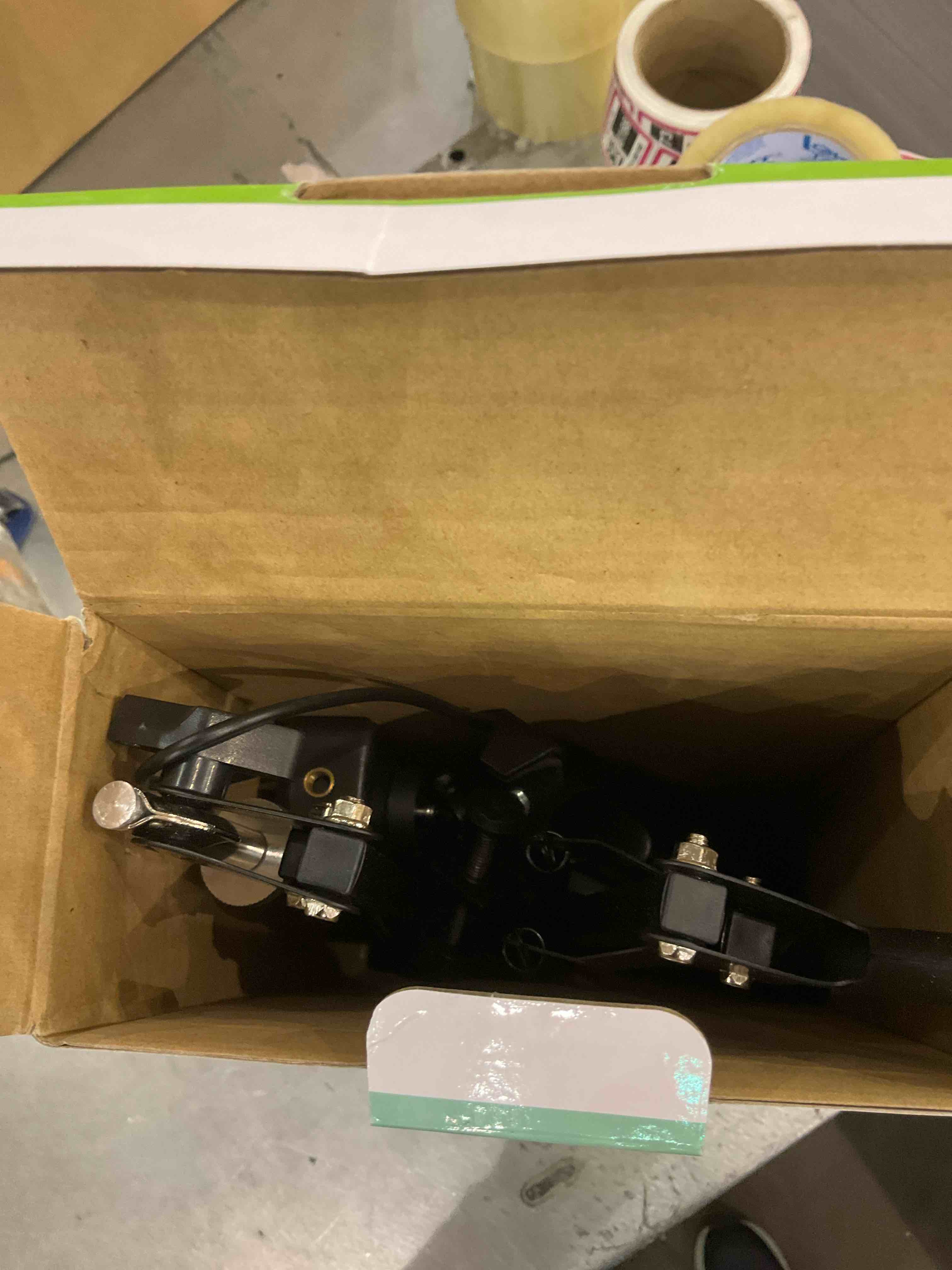 https://s3.amazonaws.com/lotting-images-prod/bidfta/EXS00959924_1705085438205.jpeg