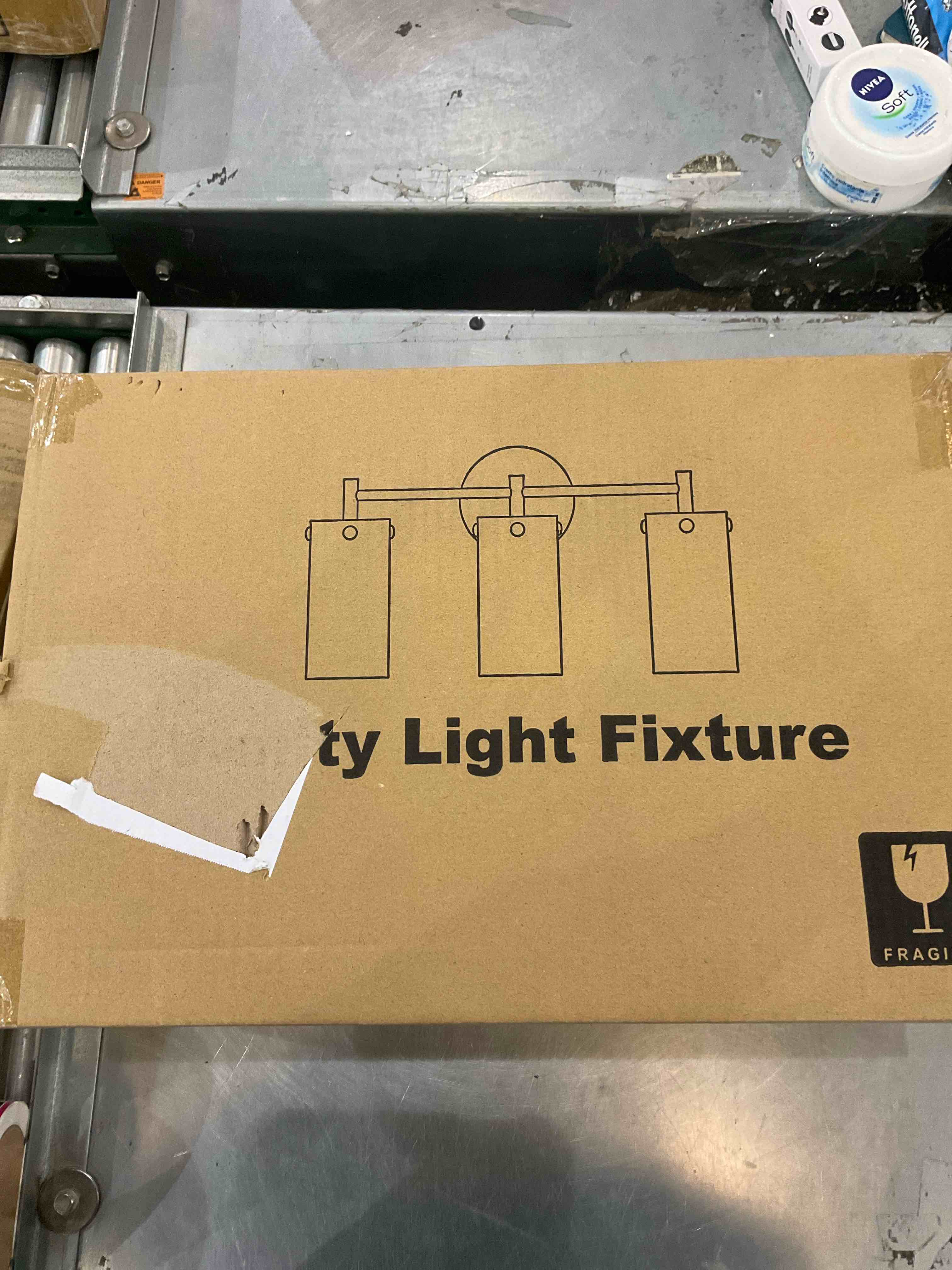 https://s3.amazonaws.com/lotting-images-prod/bidfta/EXS00960034_1702663286207.jpeg