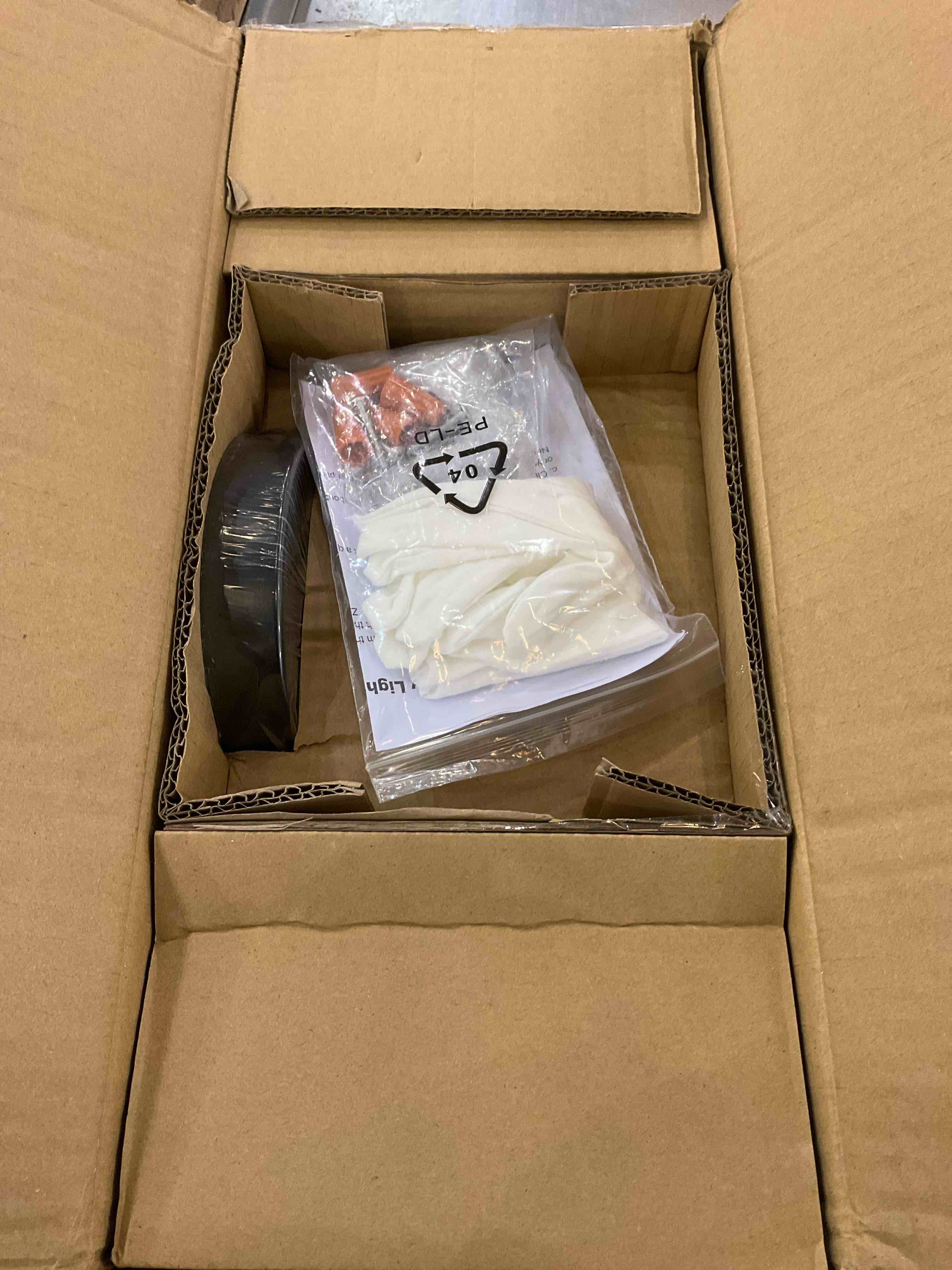 https://s3.amazonaws.com/lotting-images-prod/bidfta/EXS00960034_1702663307569.jpeg