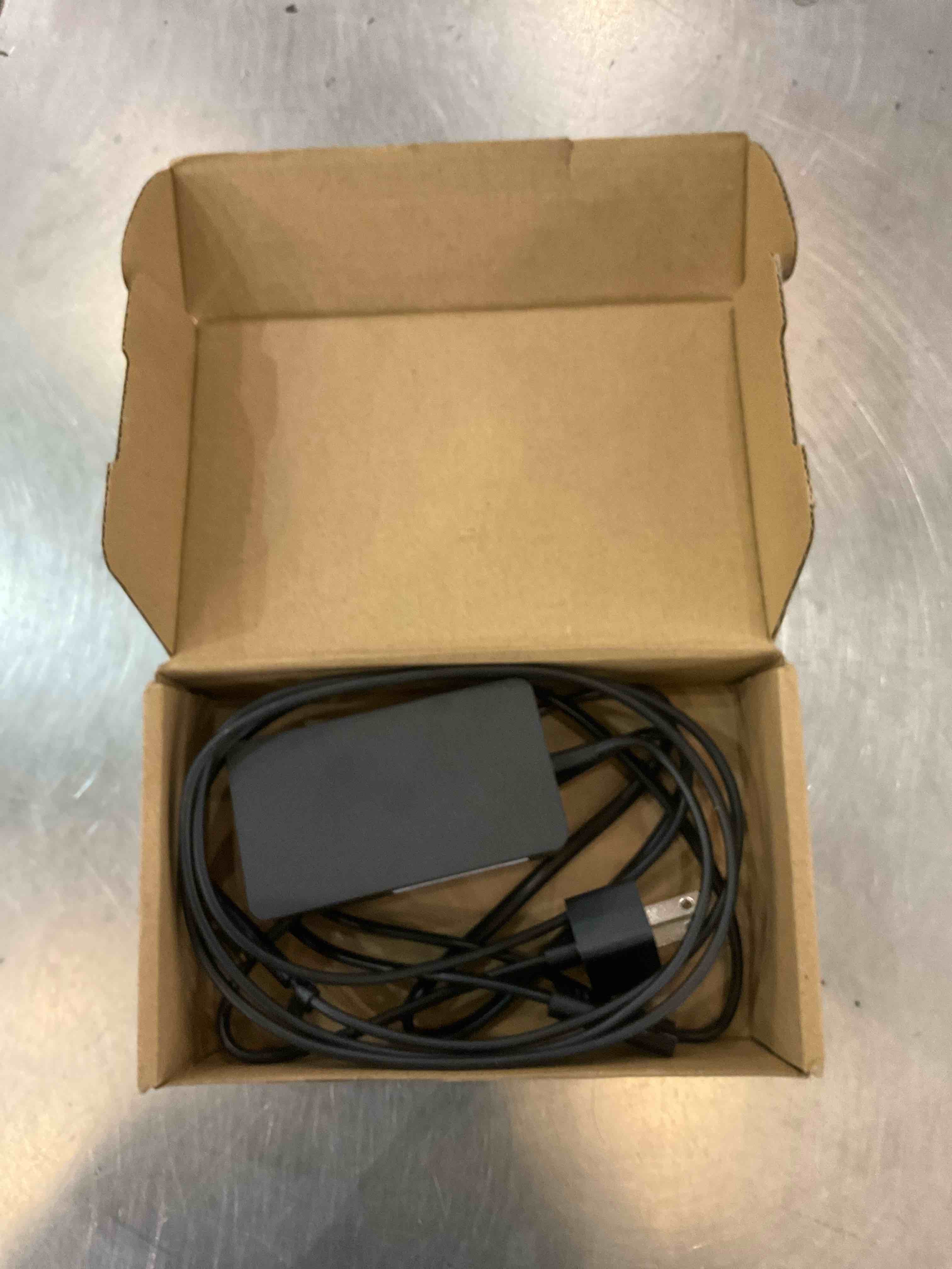 https://s3.amazonaws.com/lotting-images-prod/bidfta/EXS00960057_1702665118198.jpeg