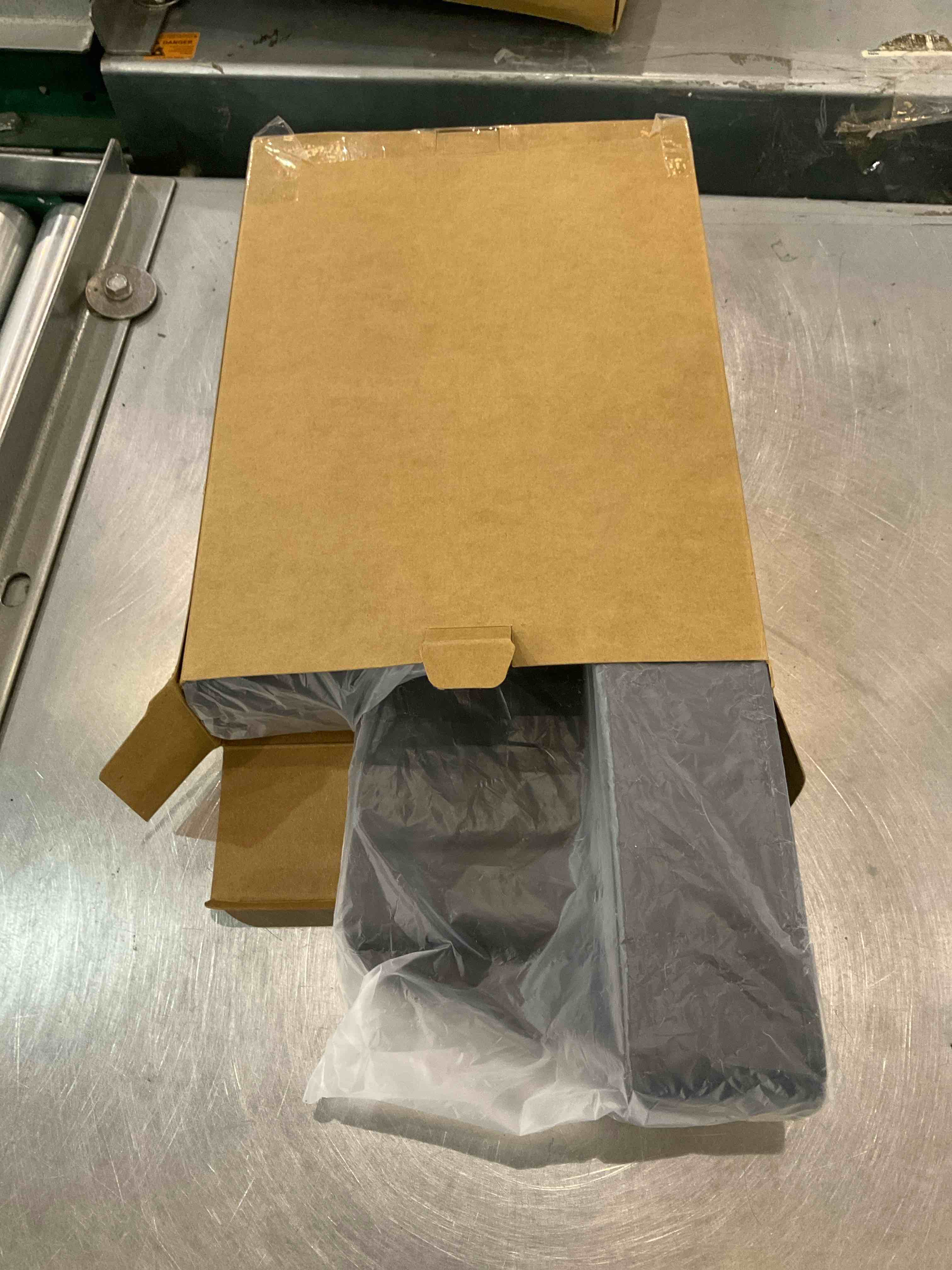 https://s3.amazonaws.com/lotting-images-prod/bidfta/EXS00960089_1702670741720.jpeg