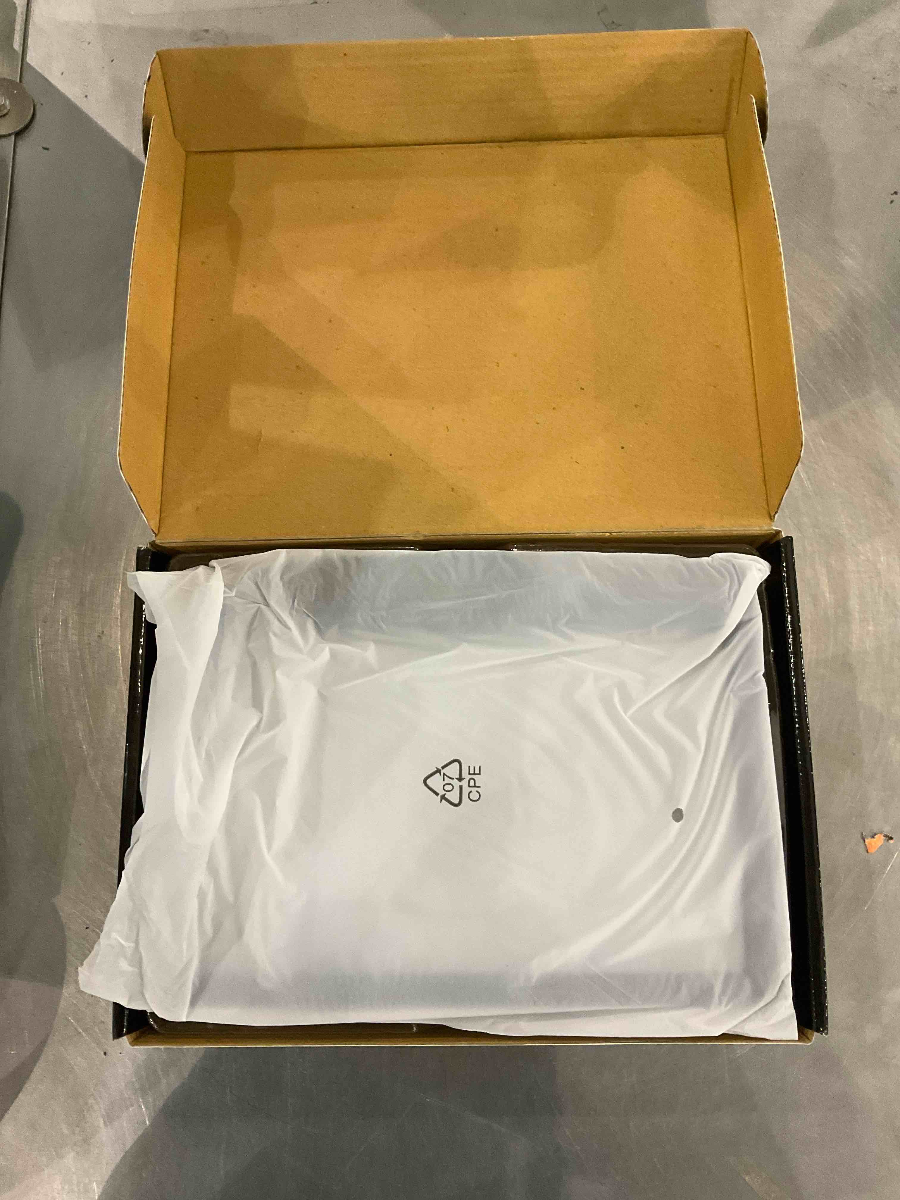 https://s3.amazonaws.com/lotting-images-prod/bidfta/EXS00960090_1702901503991.jpeg