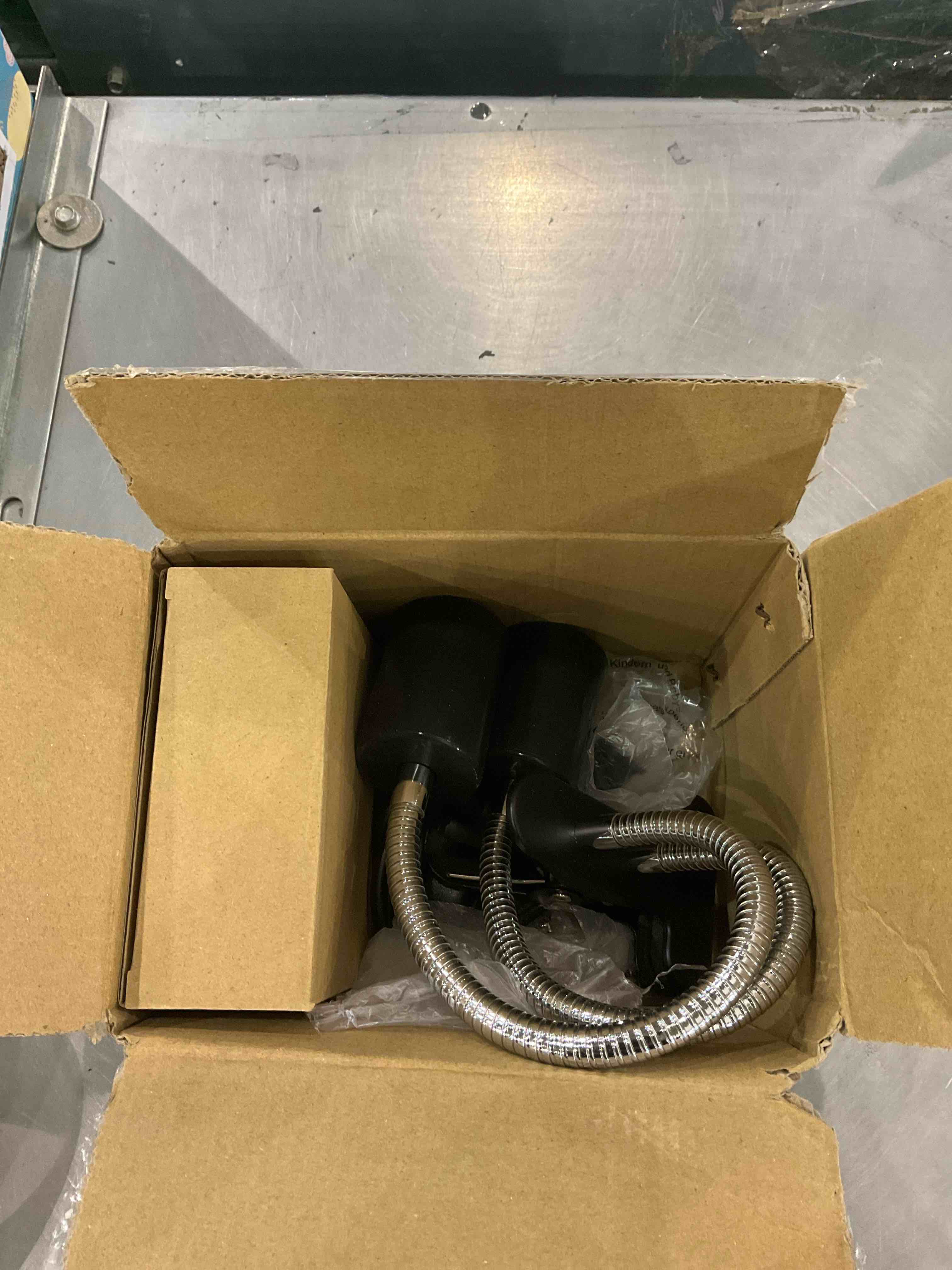https://s3.amazonaws.com/lotting-images-prod/bidfta/EXS00960091_1702901649225.jpeg