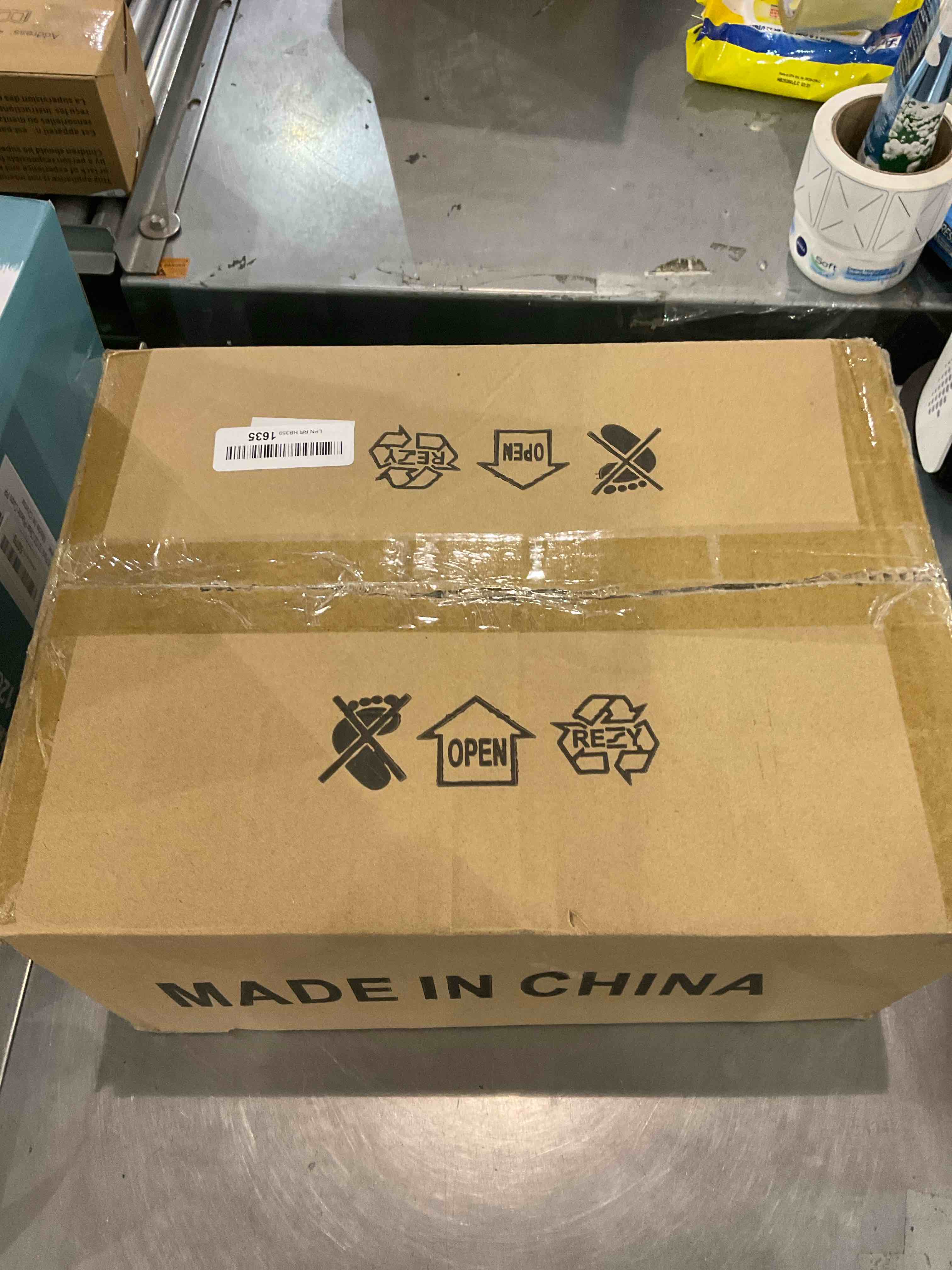 https://s3.amazonaws.com/lotting-images-prod/bidfta/EXS00960133_1702905521663.jpeg