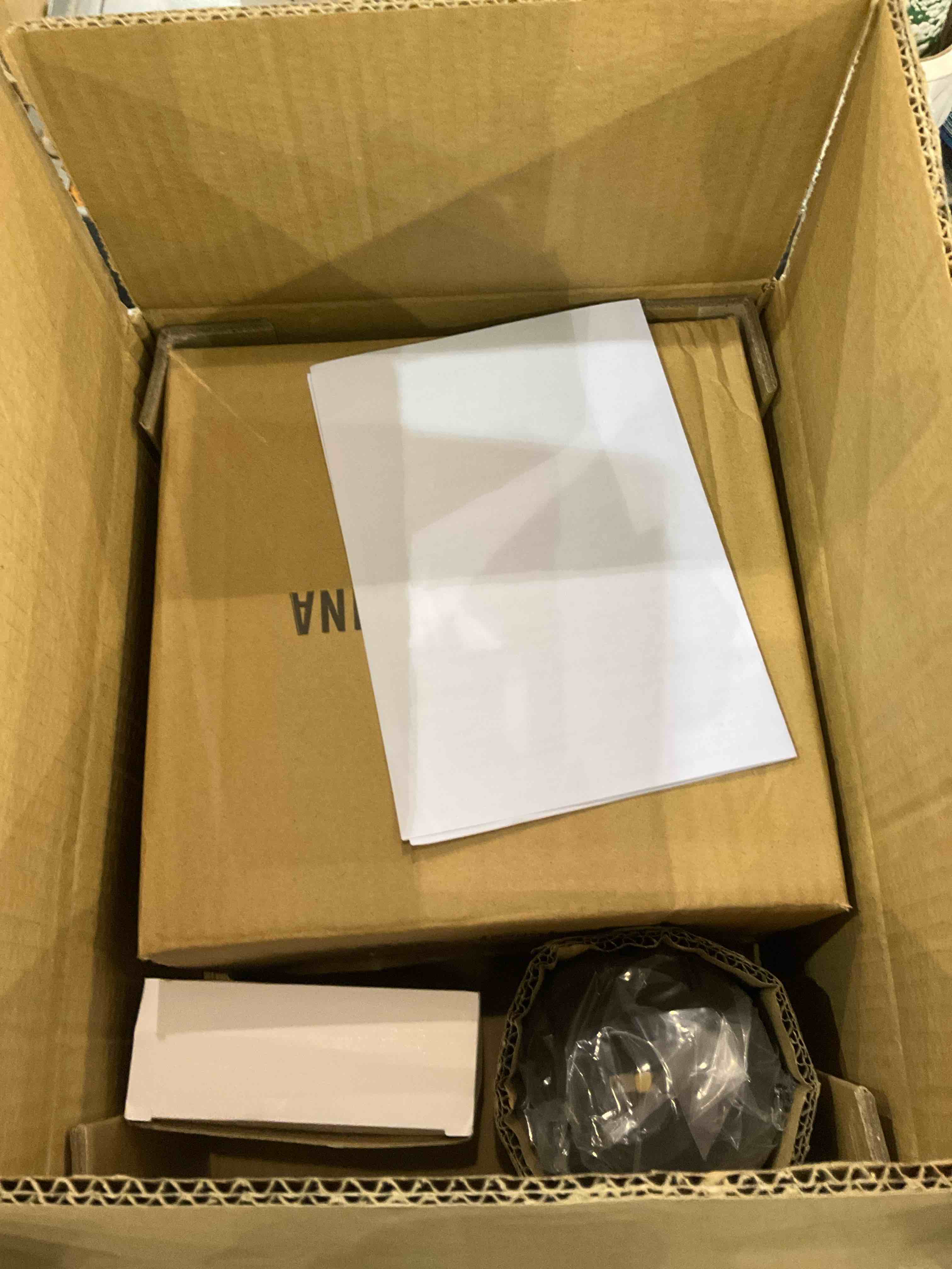 https://s3.amazonaws.com/lotting-images-prod/bidfta/EXS00960133_1702905544701.jpeg