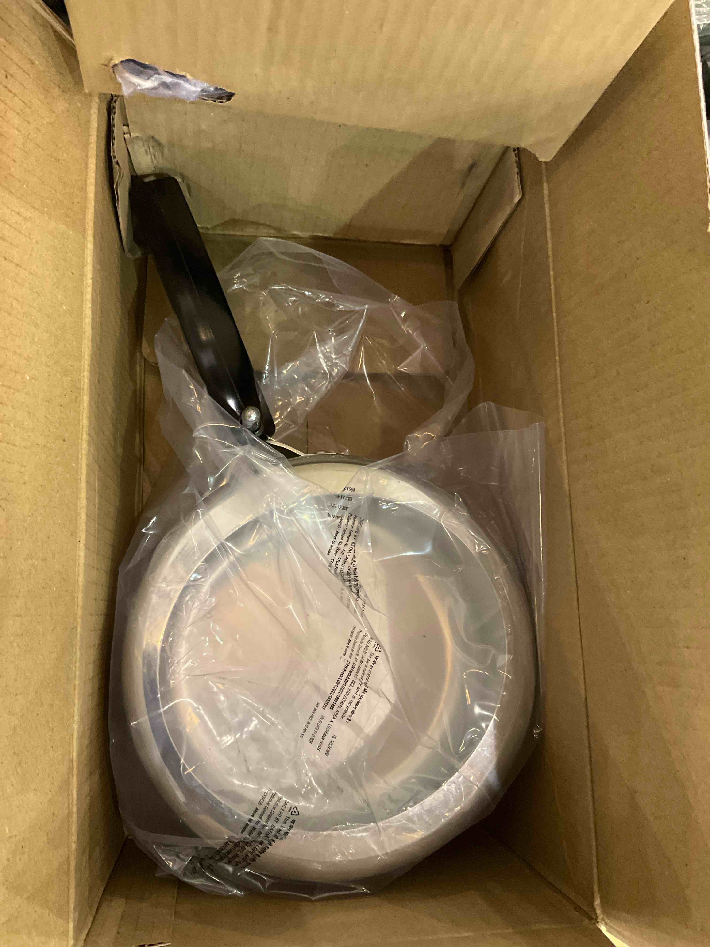 https://s3.amazonaws.com/lotting-images-prod/bidfta/EXS00962020_1702666066907.jpeg