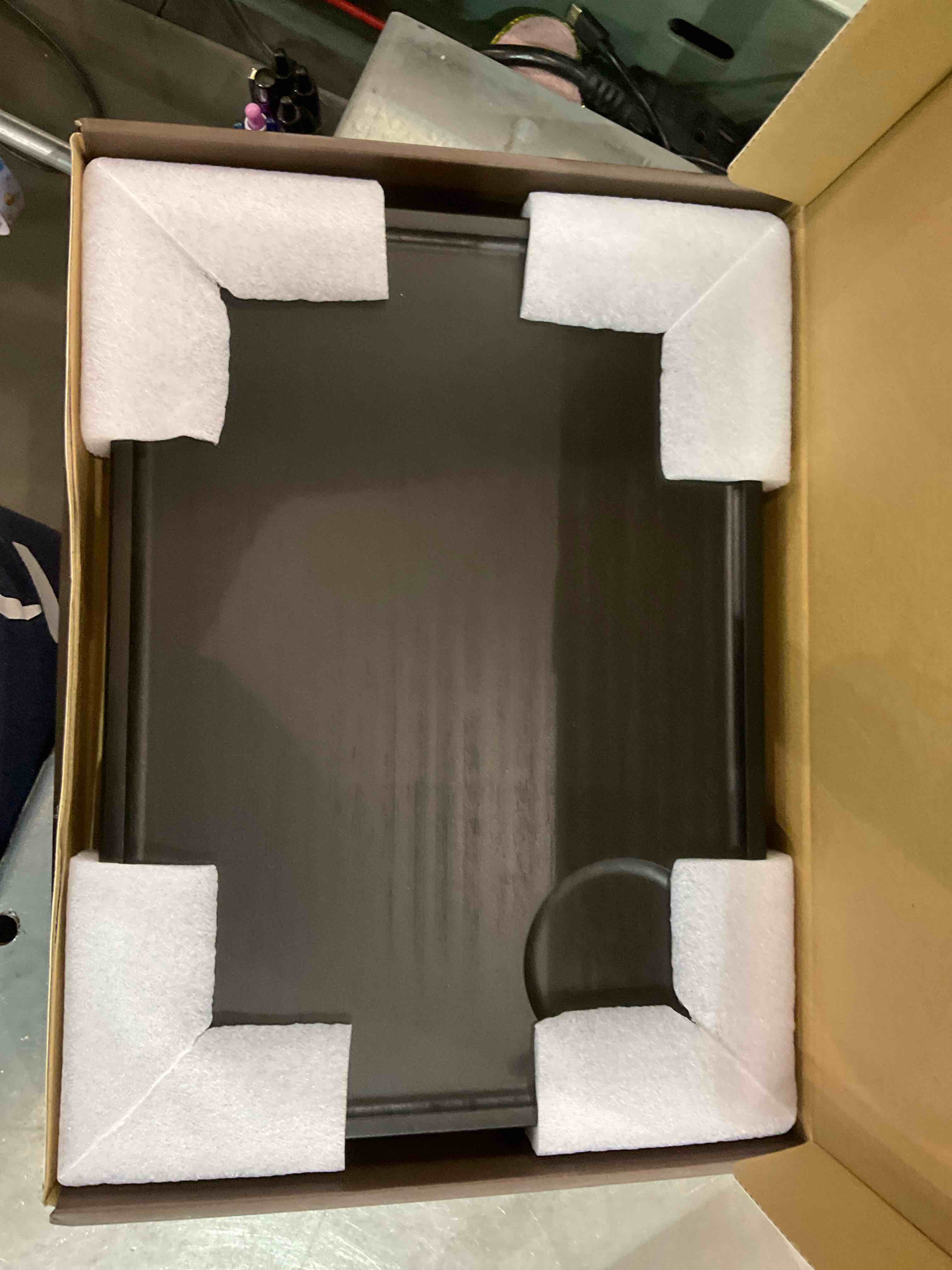 https://s3.amazonaws.com/lotting-images-prod/bidfta/EXS00962131_1702910609697.jpeg