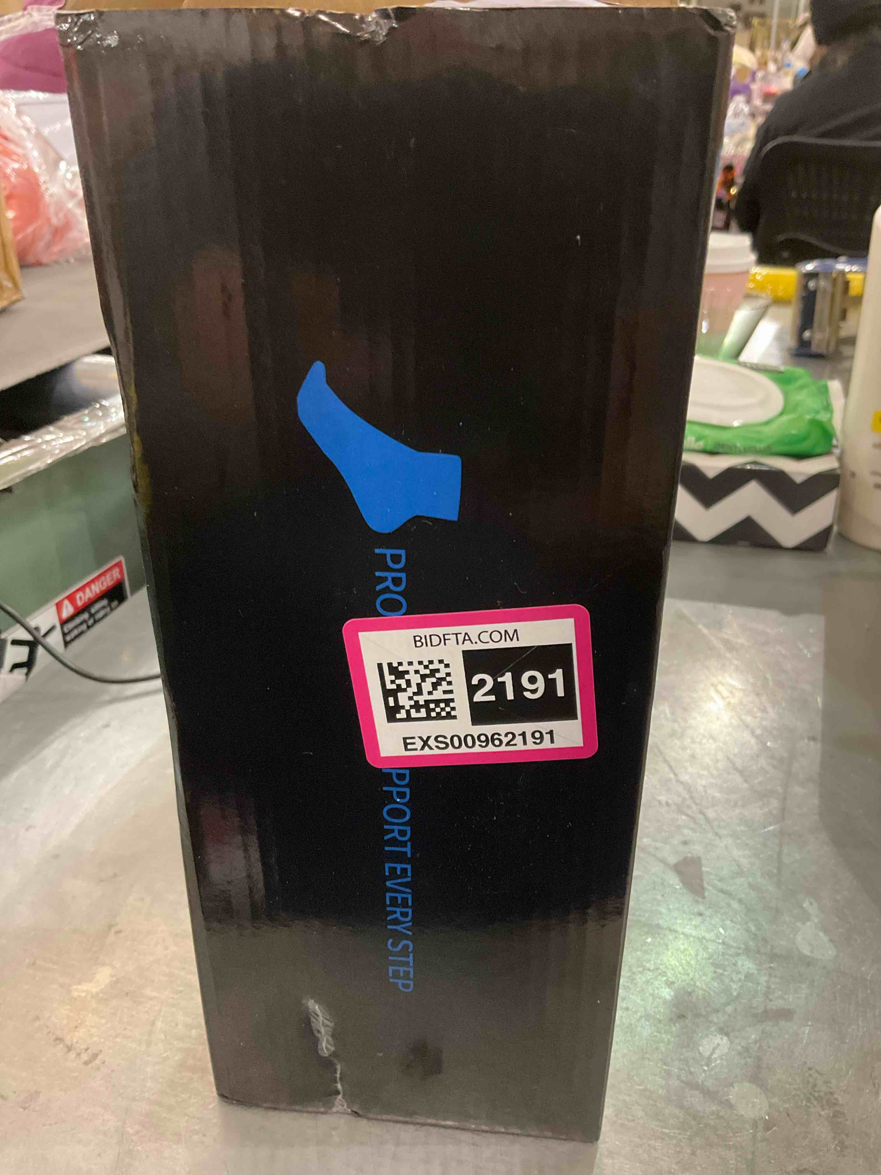 https://s3.amazonaws.com/lotting-images-prod/bidfta/EXS00962191_1702917783166.jpeg