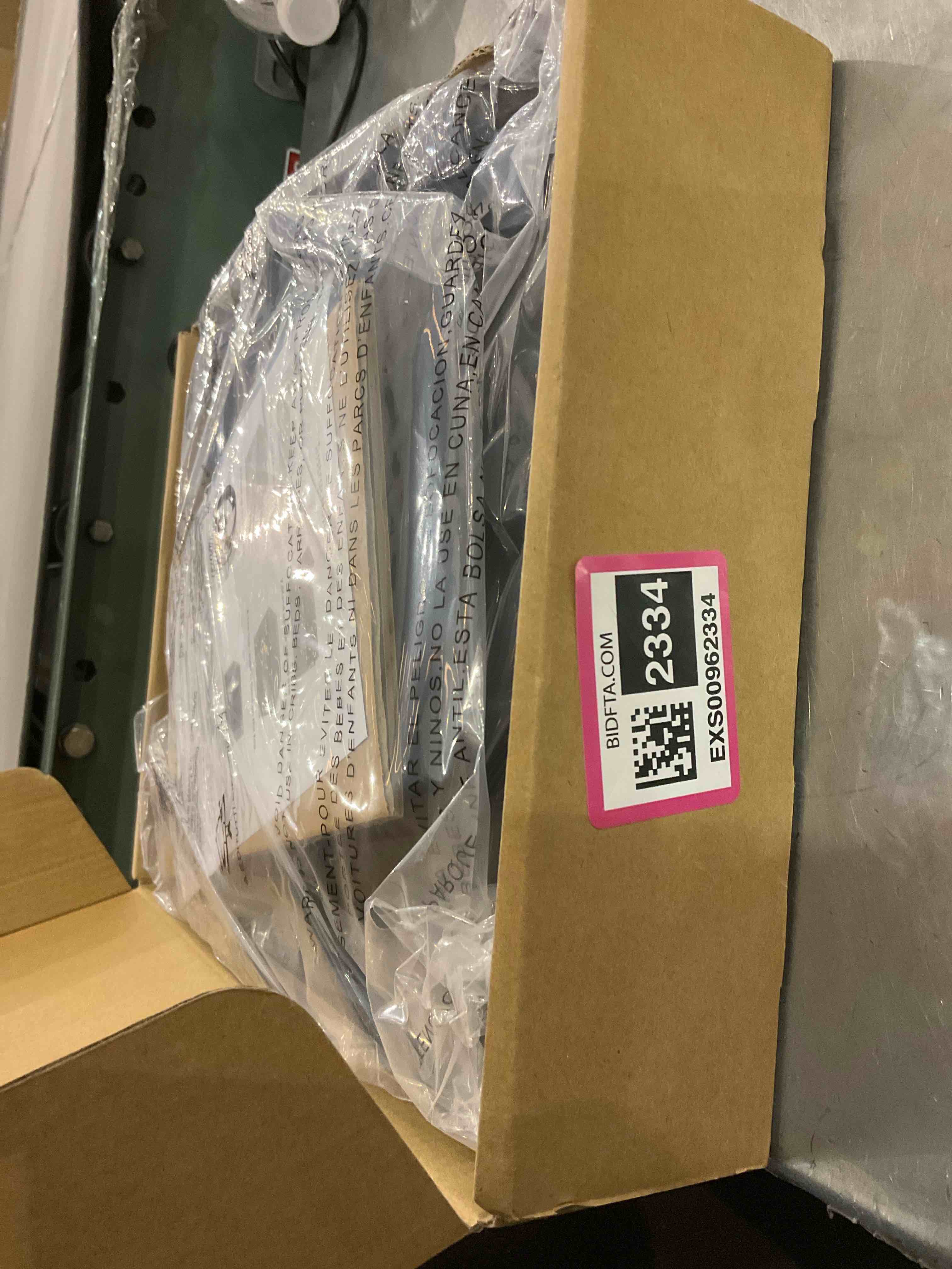 https://s3.amazonaws.com/lotting-images-prod/bidfta/EXS00962334_1702998245244.jpeg