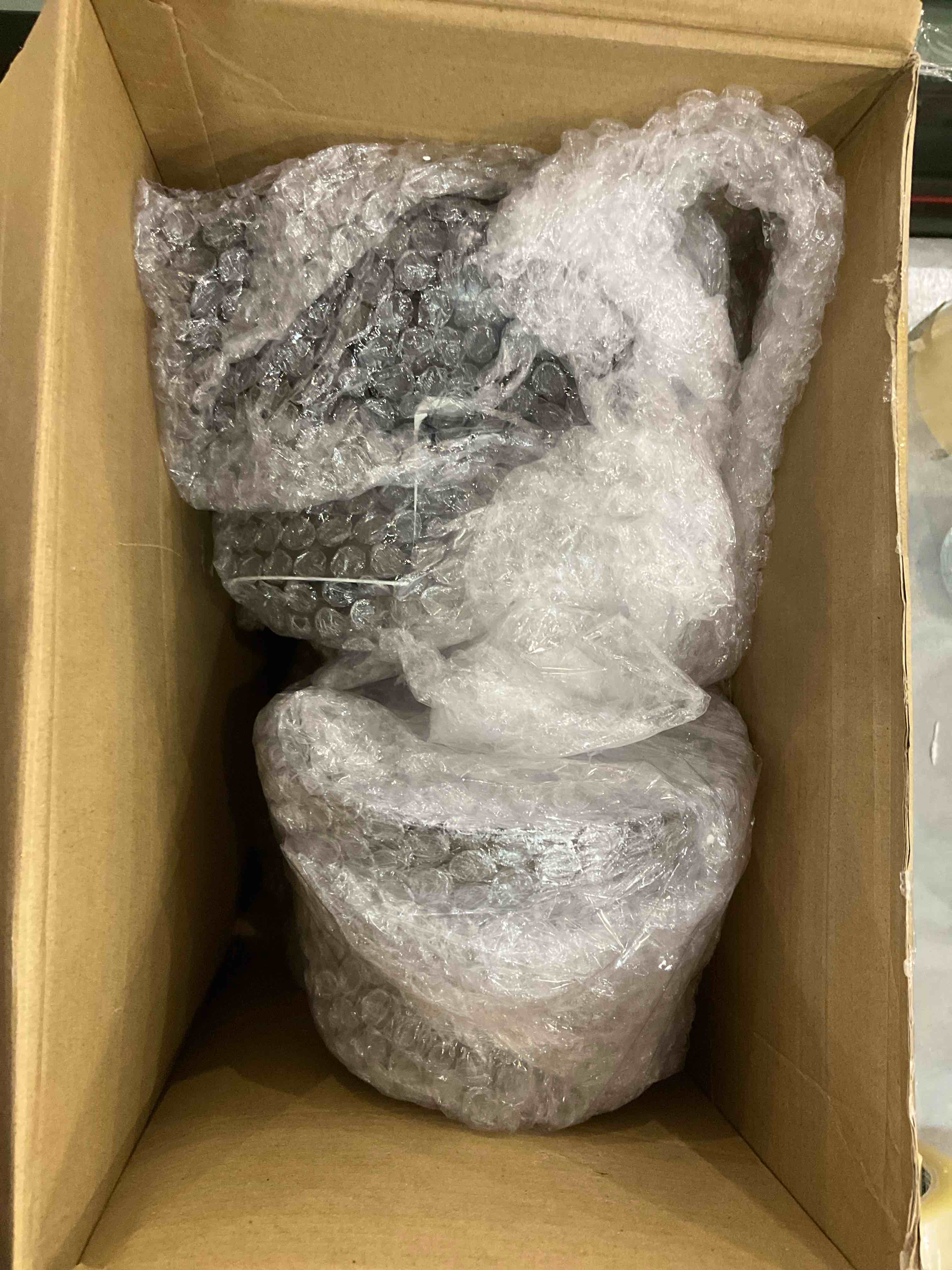 https://s3.amazonaws.com/lotting-images-prod/bidfta/EXS00962485_1703088068817.jpeg