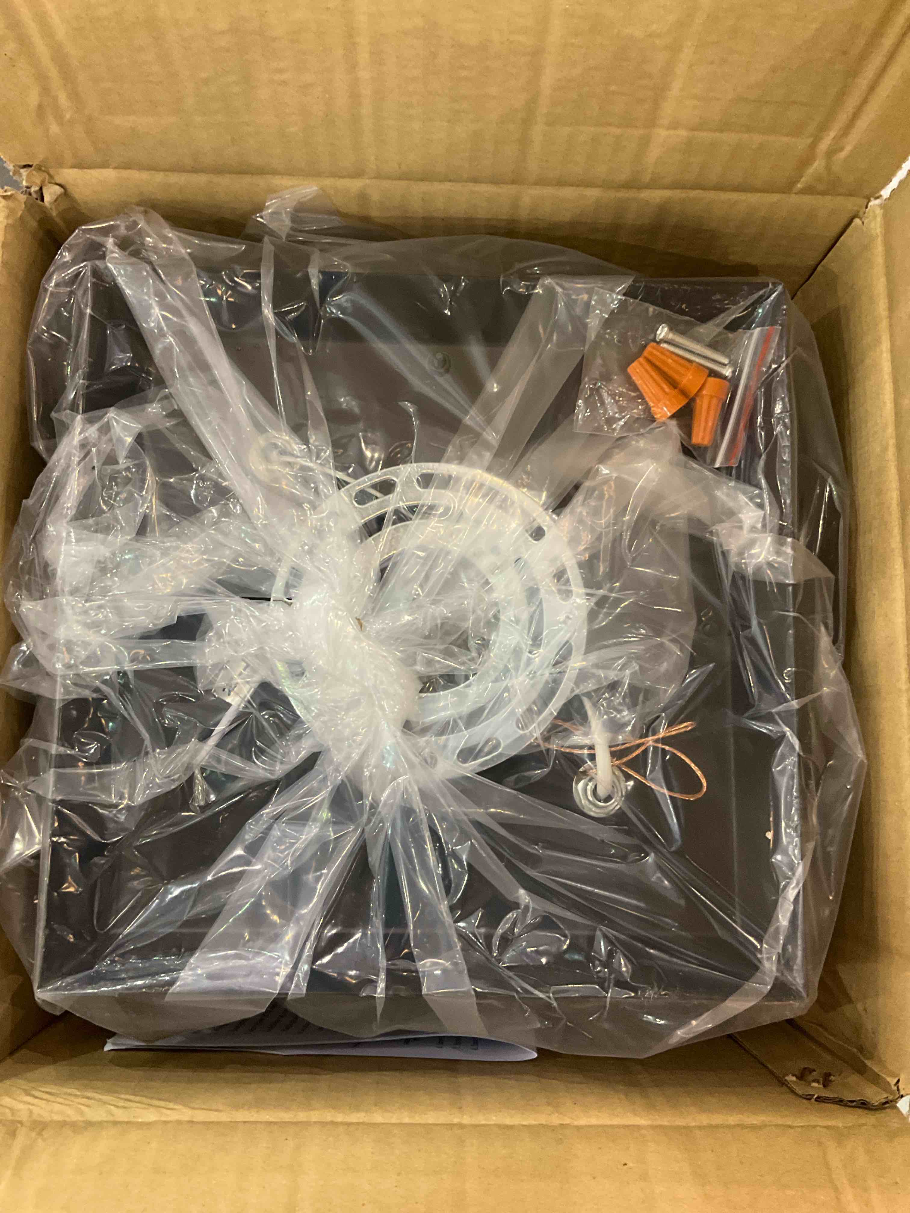 https://s3.amazonaws.com/lotting-images-prod/bidfta/EXS00963137_1703184858828.jpeg