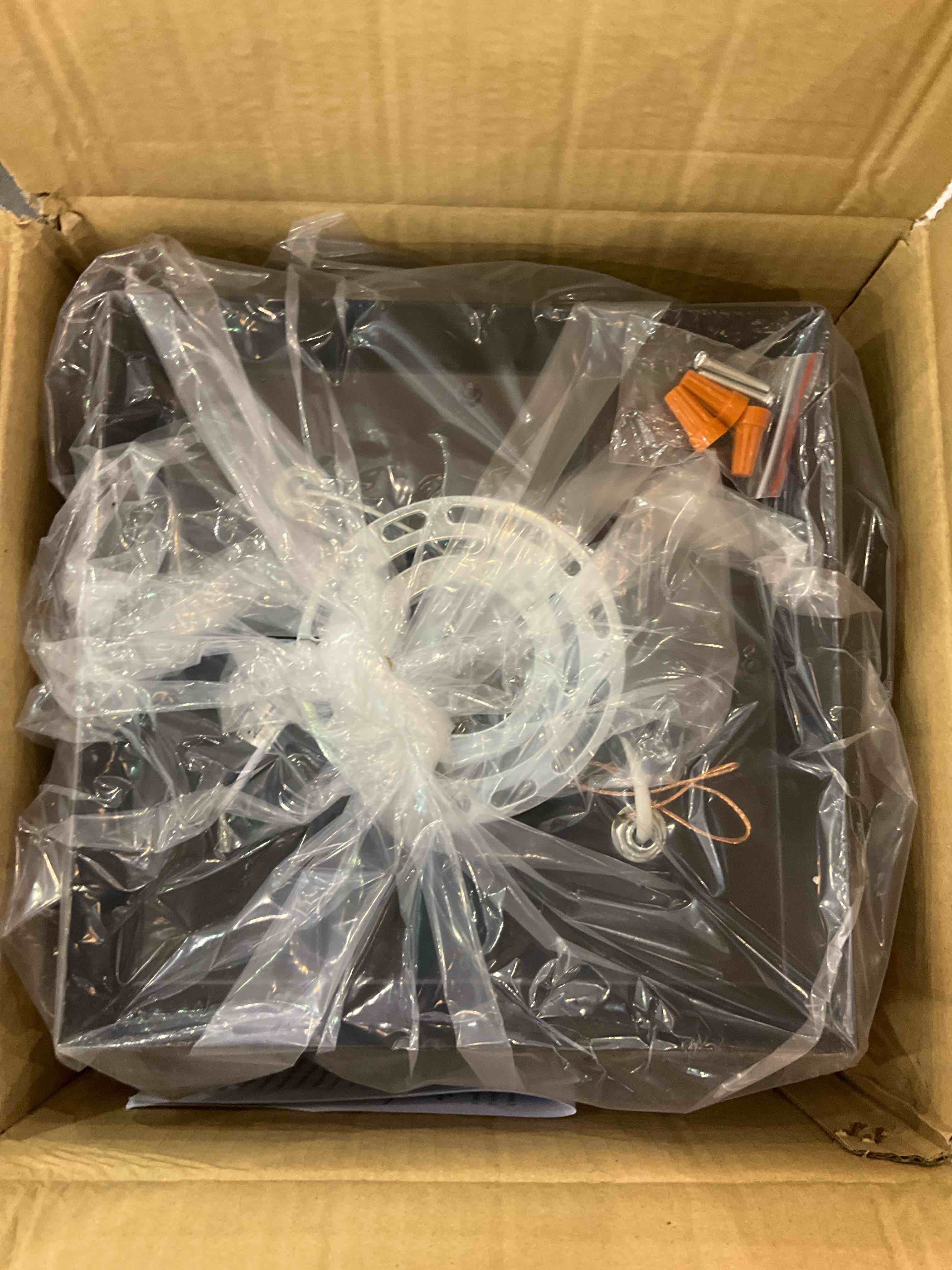 https://s3.amazonaws.com/lotting-images-prod/bidfta/EXS00963137_1703184860559.jpeg