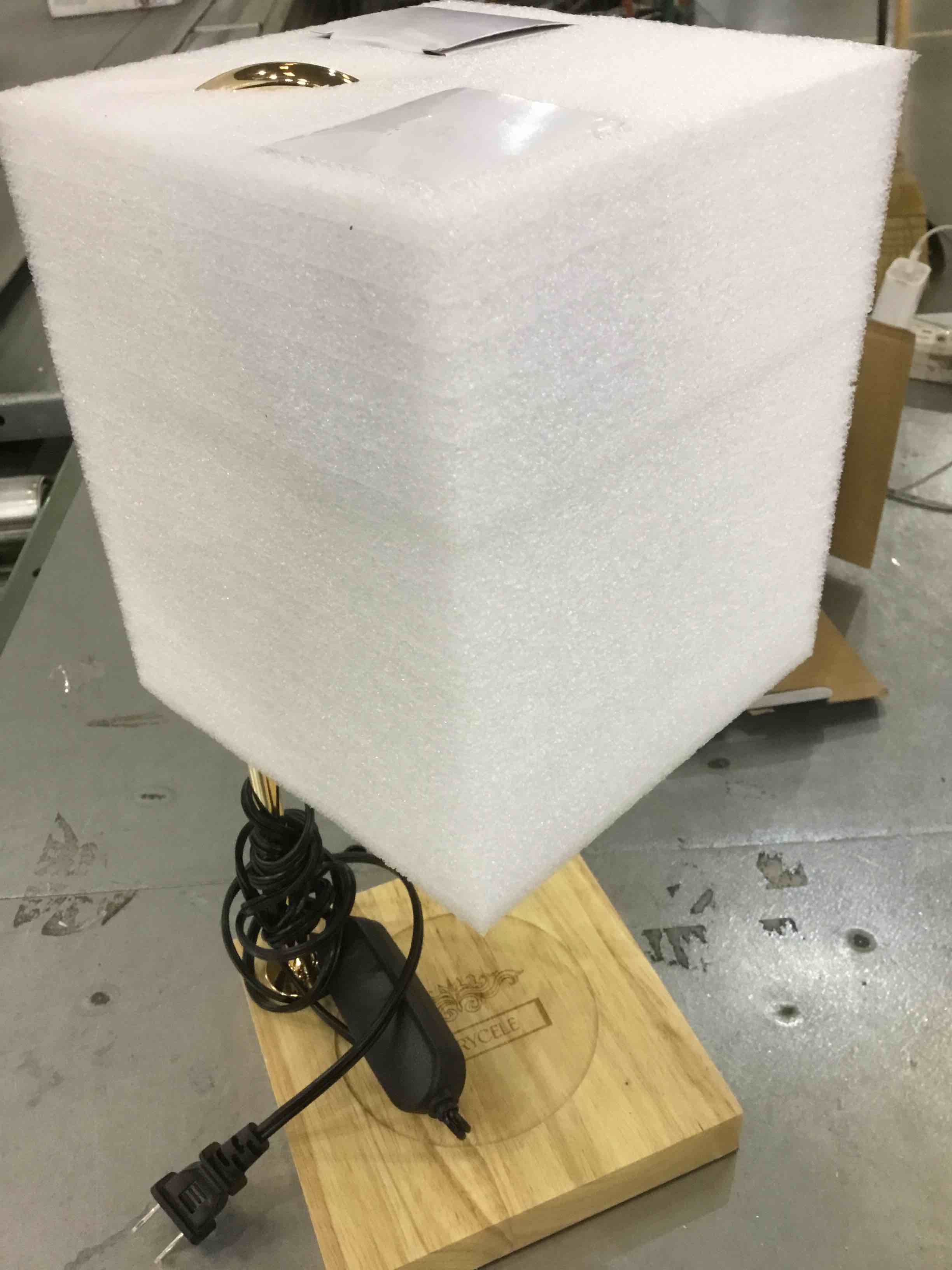 https://s3.amazonaws.com/lotting-images-prod/bidfta/EXS00963930_1703095269515.jpeg