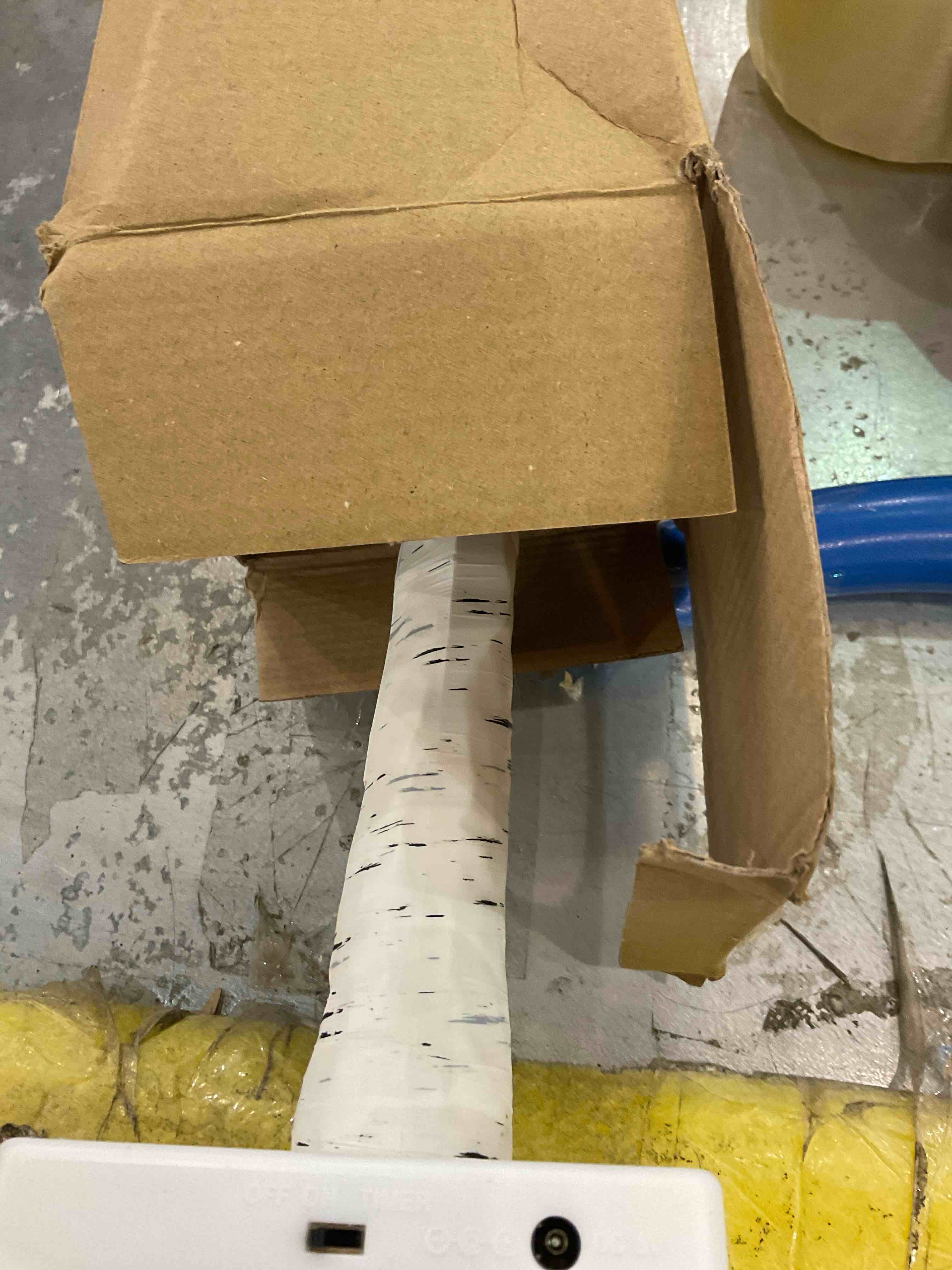 https://s3.amazonaws.com/lotting-images-prod/bidfta/EXS00964142_1703097624079.jpeg
