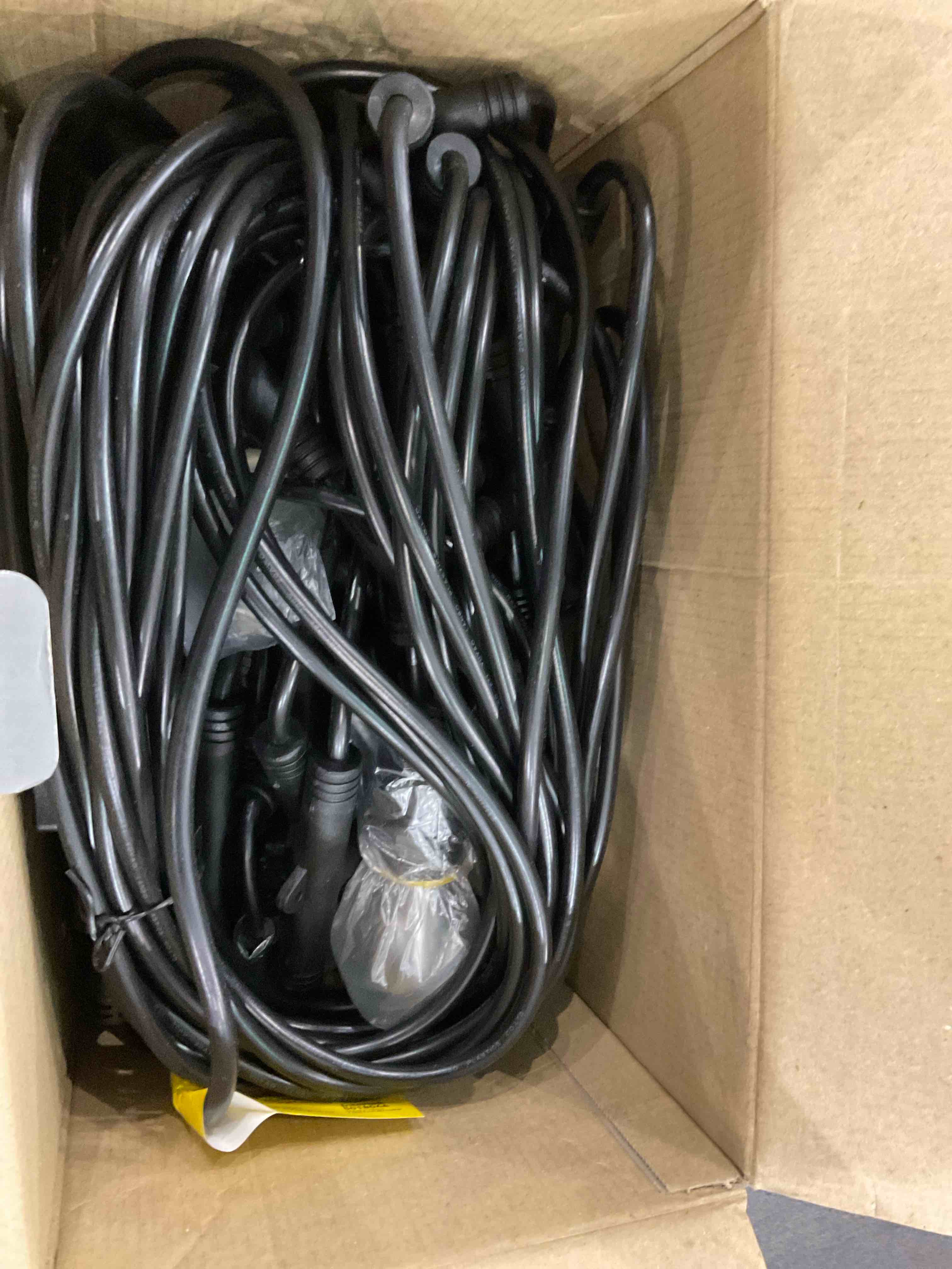 https://s3.amazonaws.com/lotting-images-prod/bidfta/EXS00964284_1703249479676.jpeg
