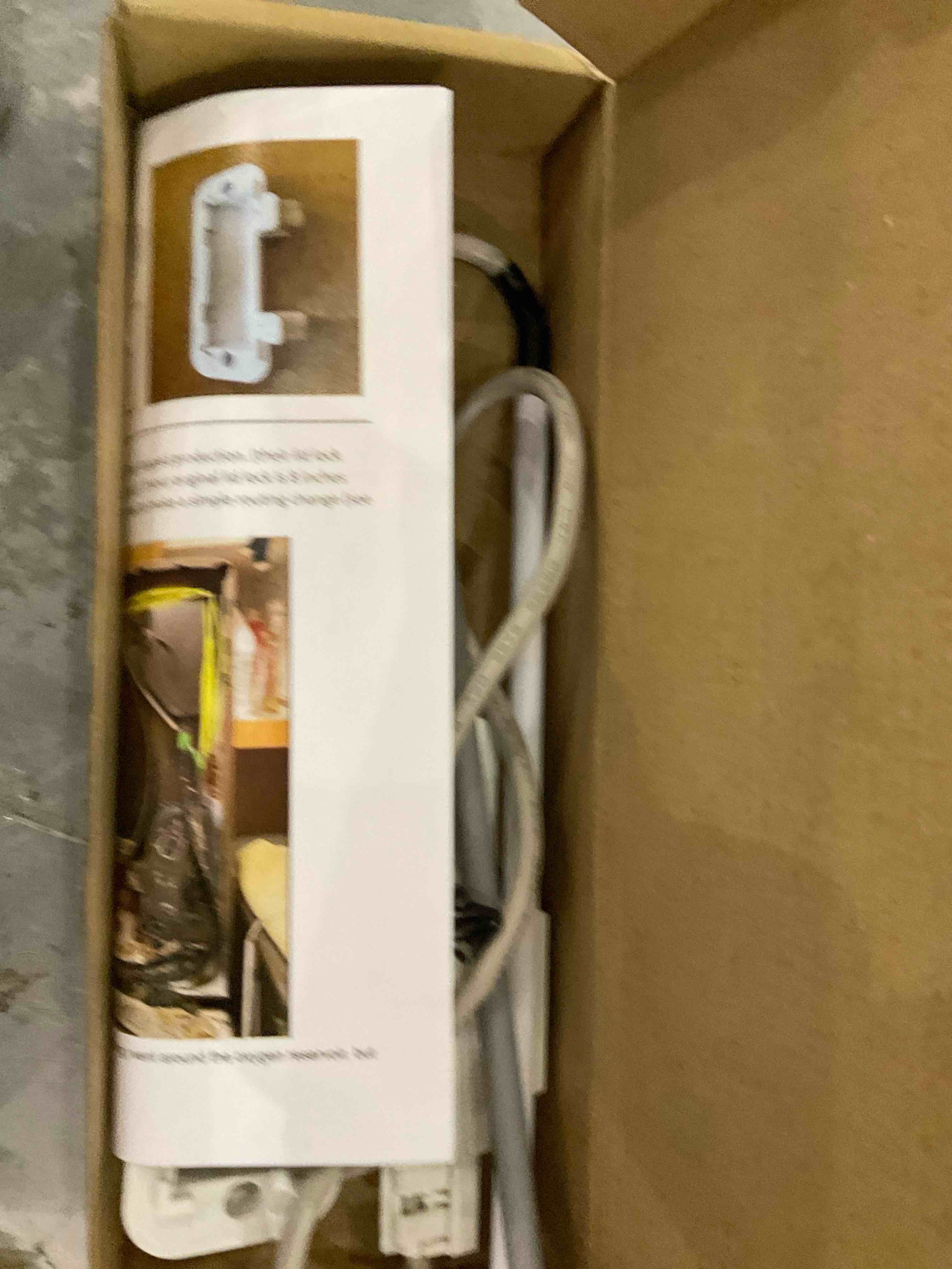 https://s3.amazonaws.com/lotting-images-prod/bidfta/EXS00964455_1703691453428.jpeg