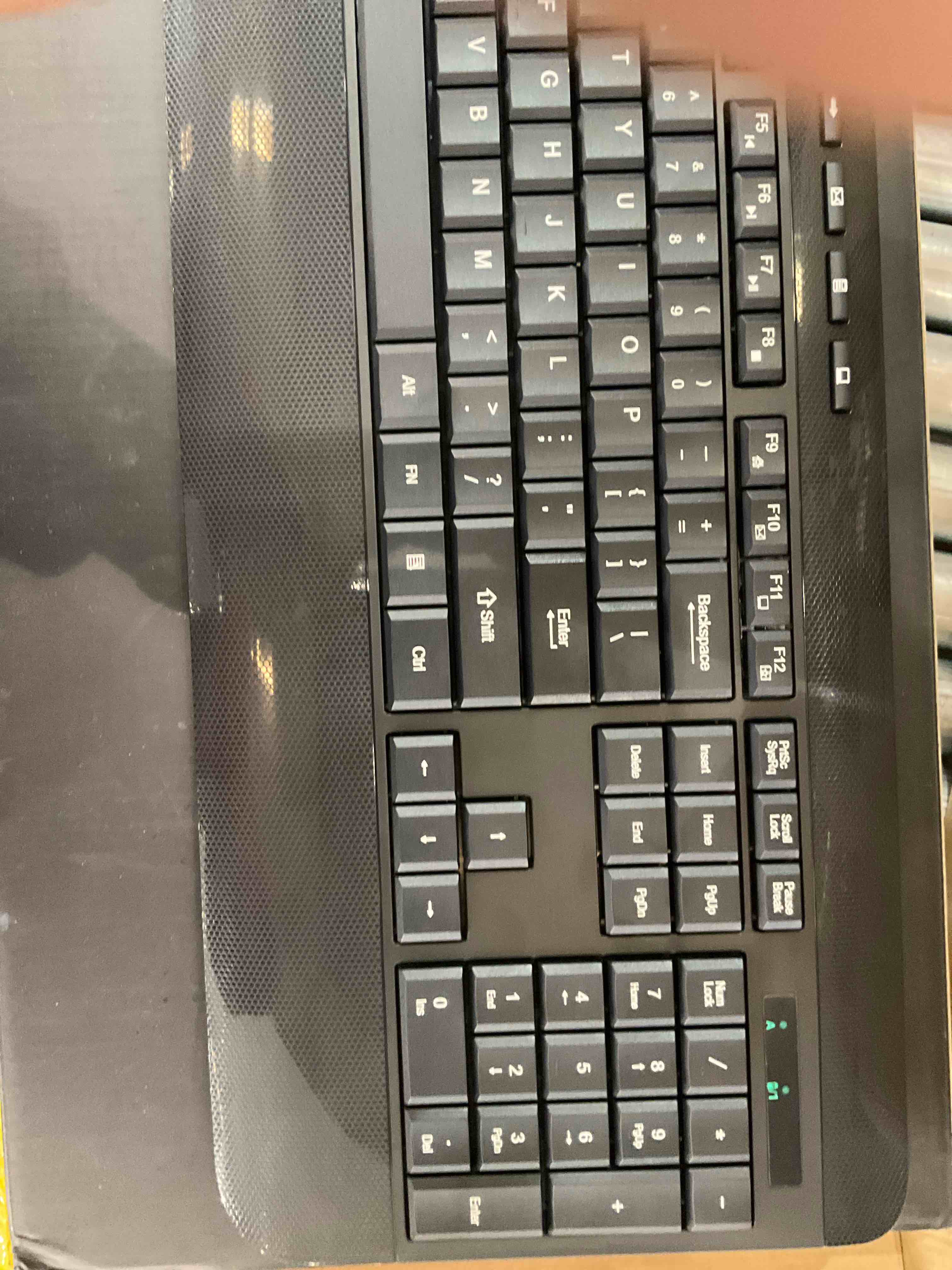 https://s3.amazonaws.com/lotting-images-prod/bidfta/EXS00965401_1703270236022.jpeg