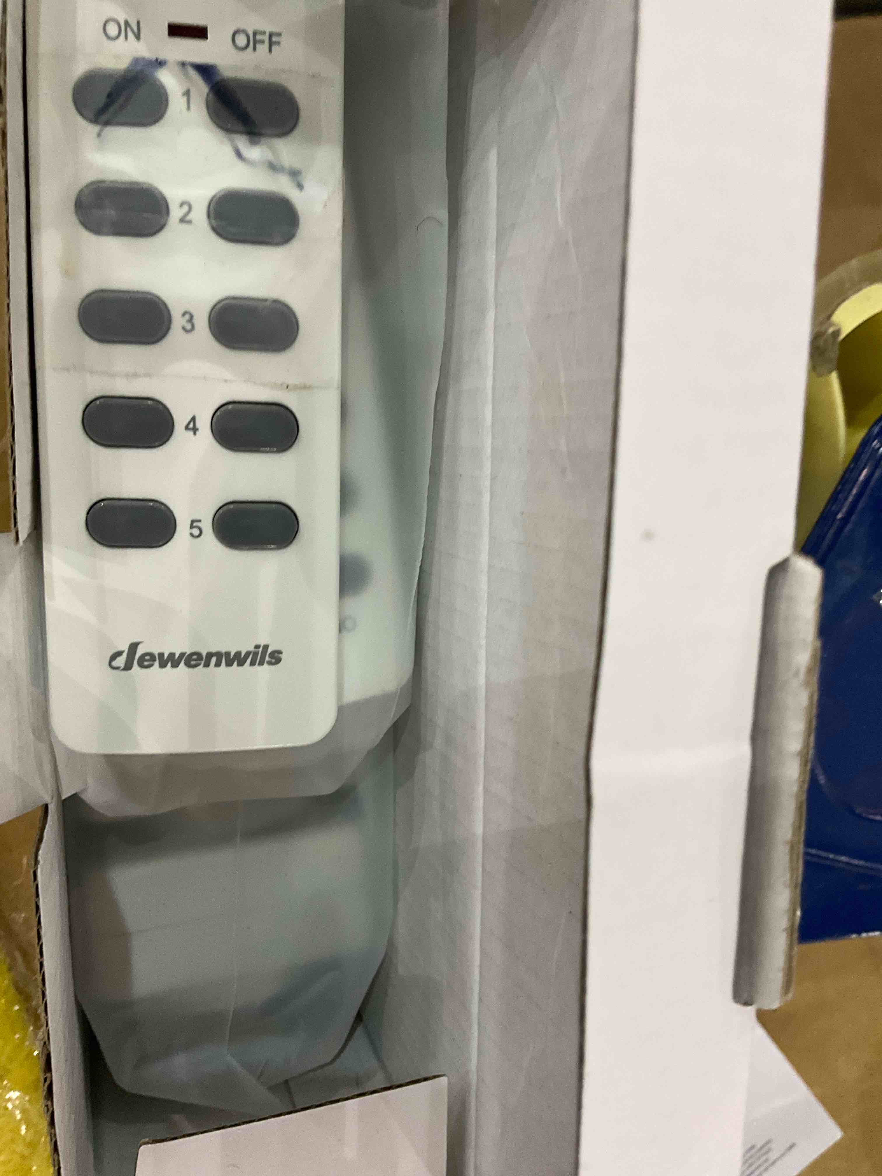 https://s3.amazonaws.com/lotting-images-prod/bidfta/EXS00965487_1703683452935.jpeg