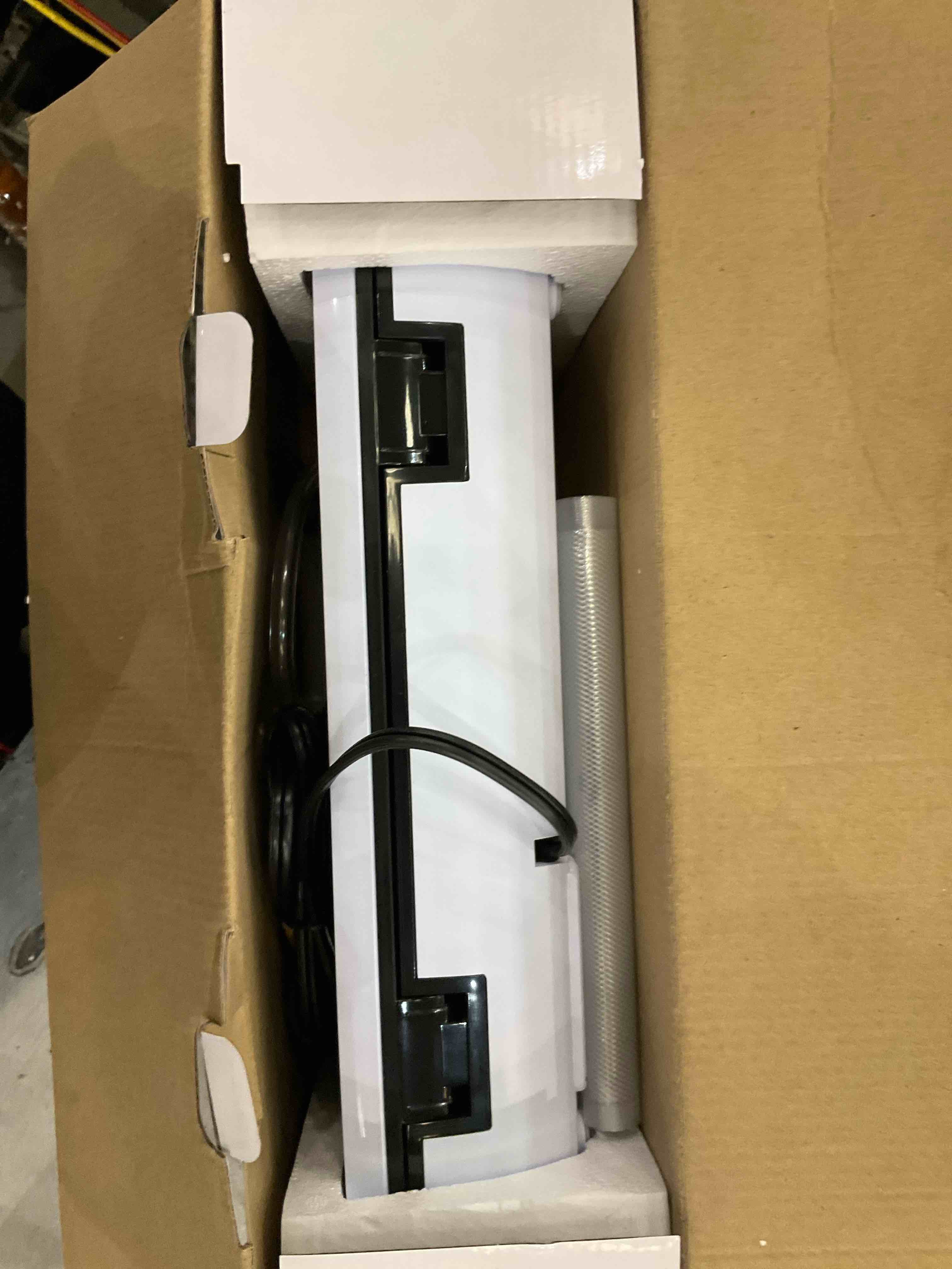 https://s3.amazonaws.com/lotting-images-prod/bidfta/EXS00966203_1703692364235.jpeg