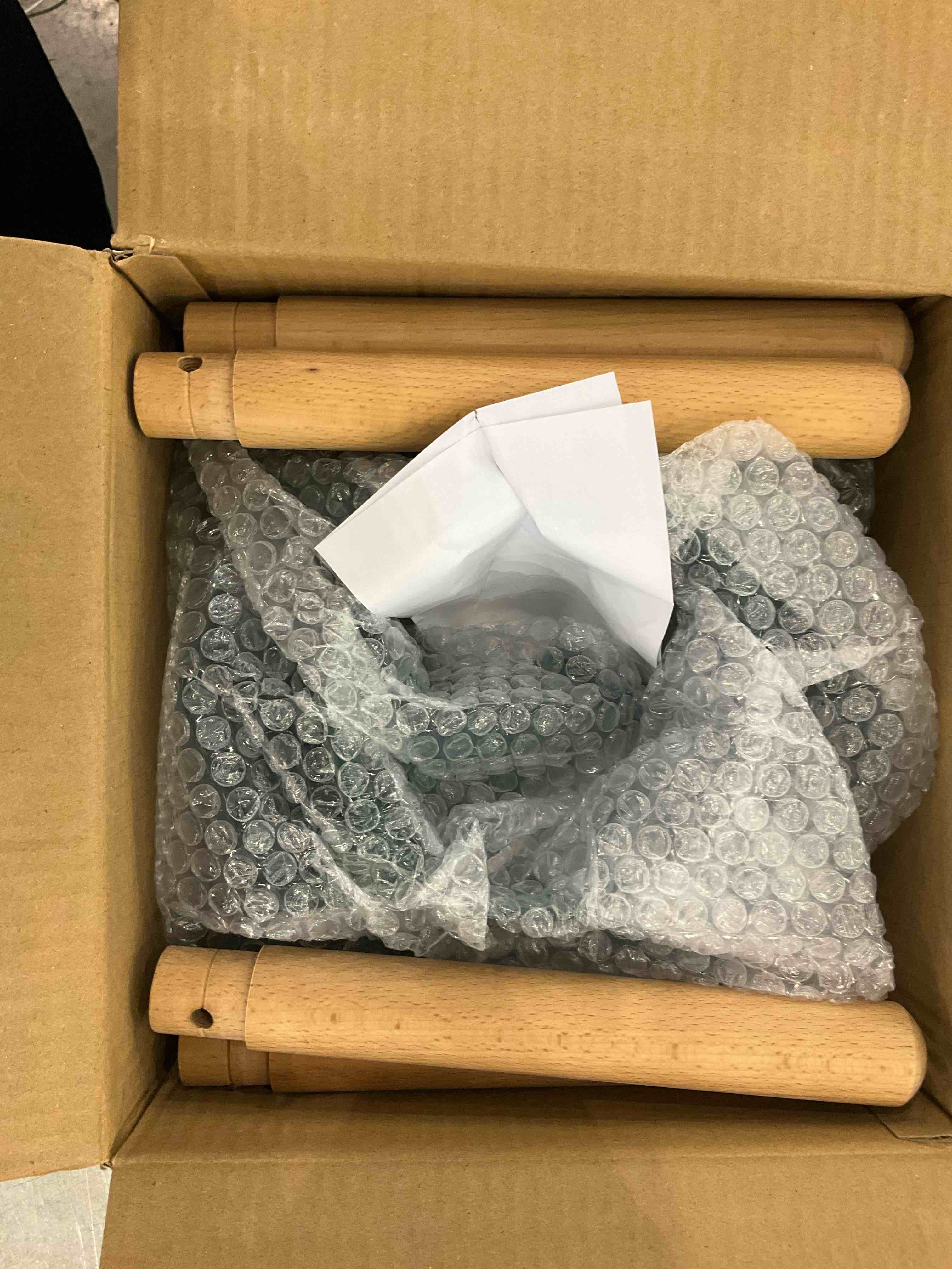 https://s3.amazonaws.com/lotting-images-prod/bidfta/EXS00966204_1703692460080.jpeg