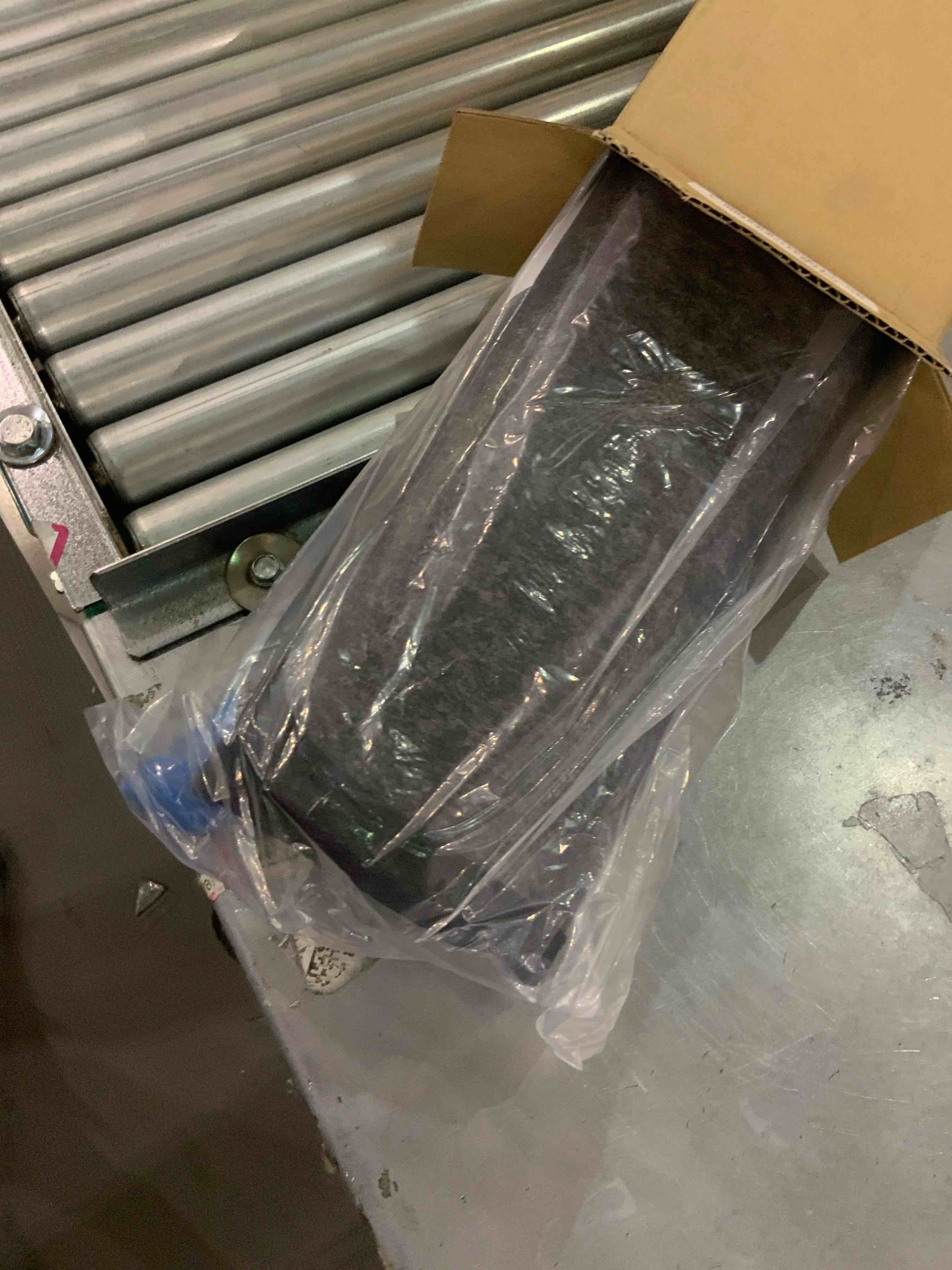 https://s3.amazonaws.com/lotting-images-prod/bidfta/EXS00966784_1703683753738.jpeg