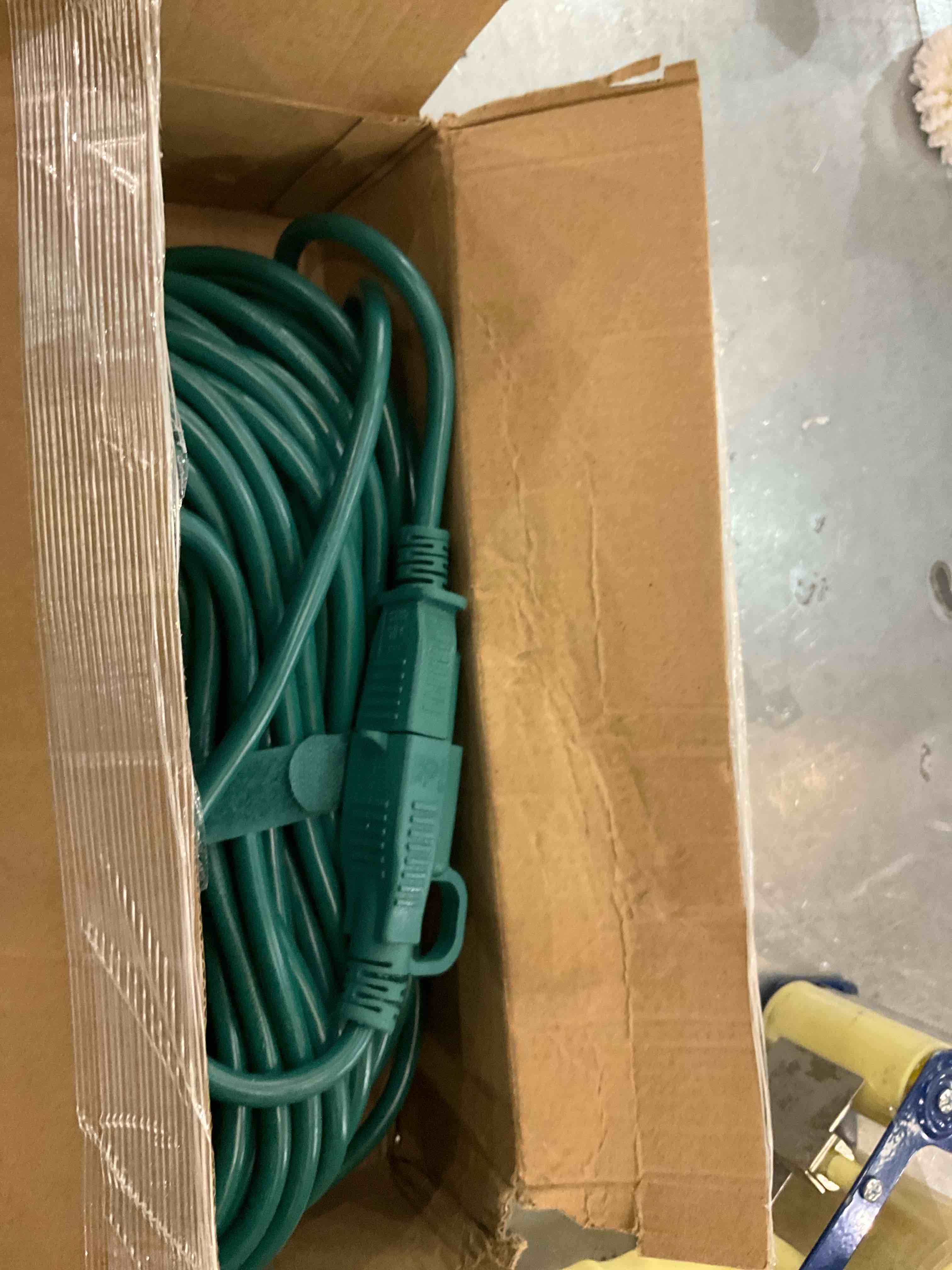https://s3.amazonaws.com/lotting-images-prod/bidfta/EXS00967555_1703098163919.jpeg