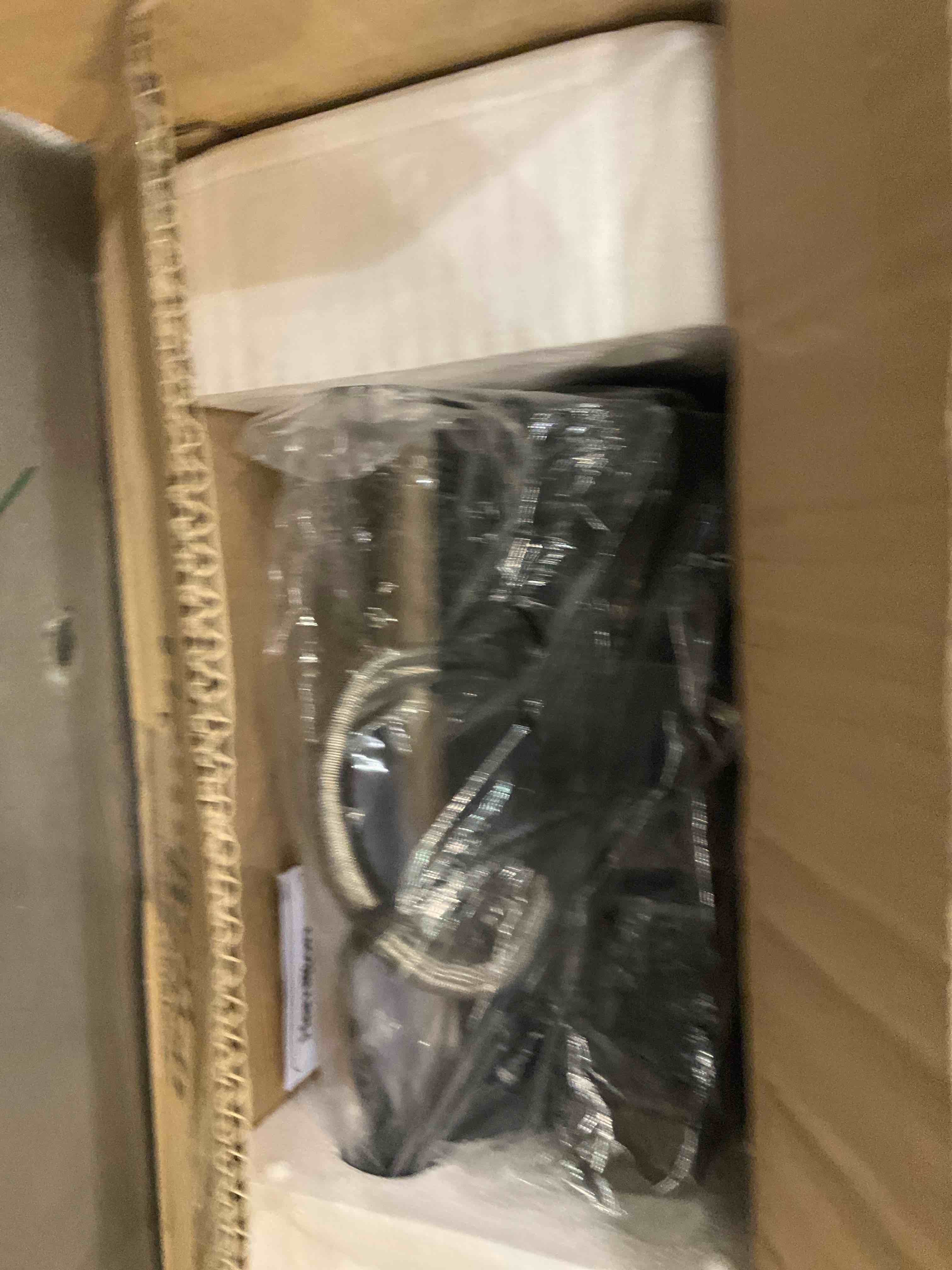 https://s3.amazonaws.com/lotting-images-prod/bidfta/EXS00967557_1703098412738.jpeg