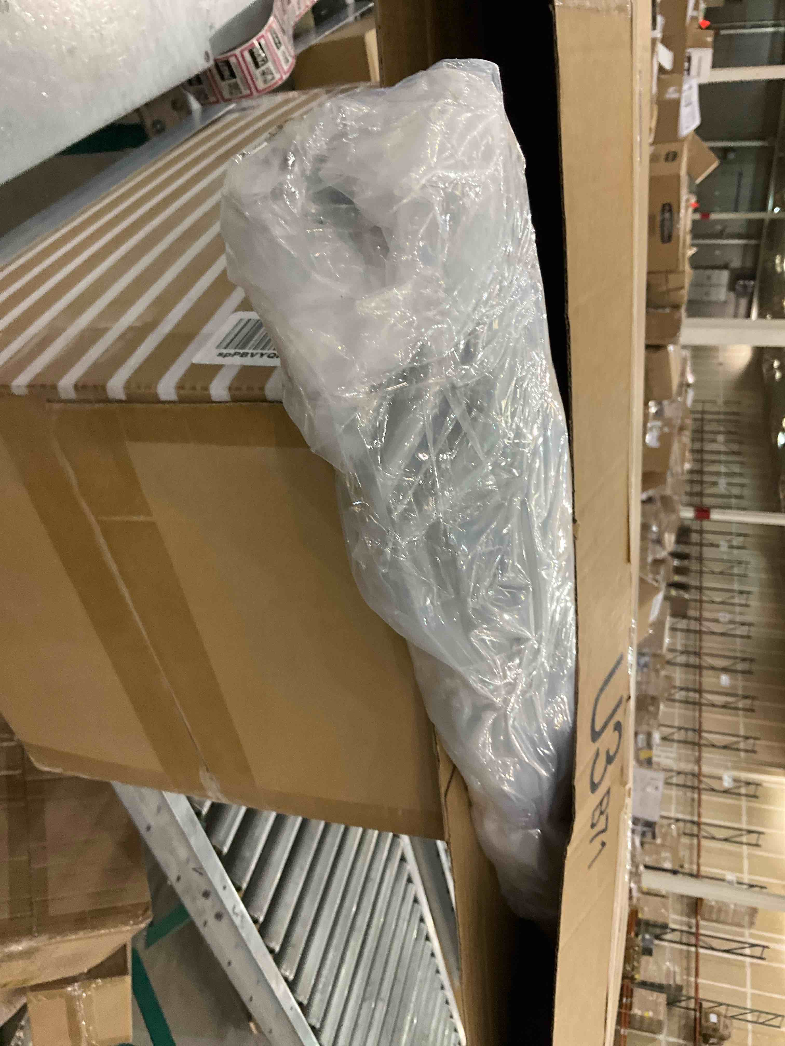 https://s3.amazonaws.com/lotting-images-prod/bidfta/EXS00967707_1703171296494.jpeg