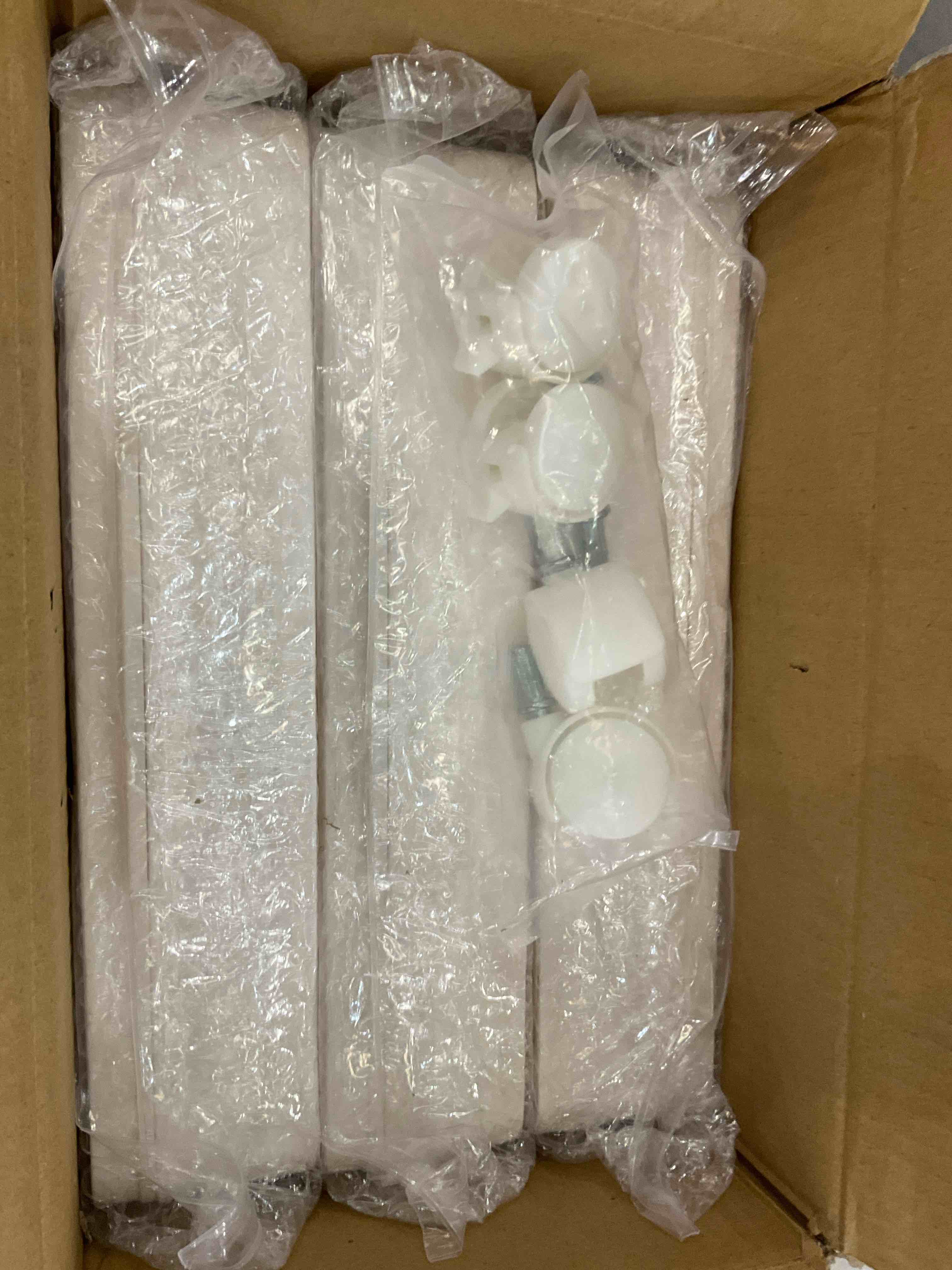 https://s3.amazonaws.com/lotting-images-prod/bidfta/EXS00968139_1703182110422.jpeg