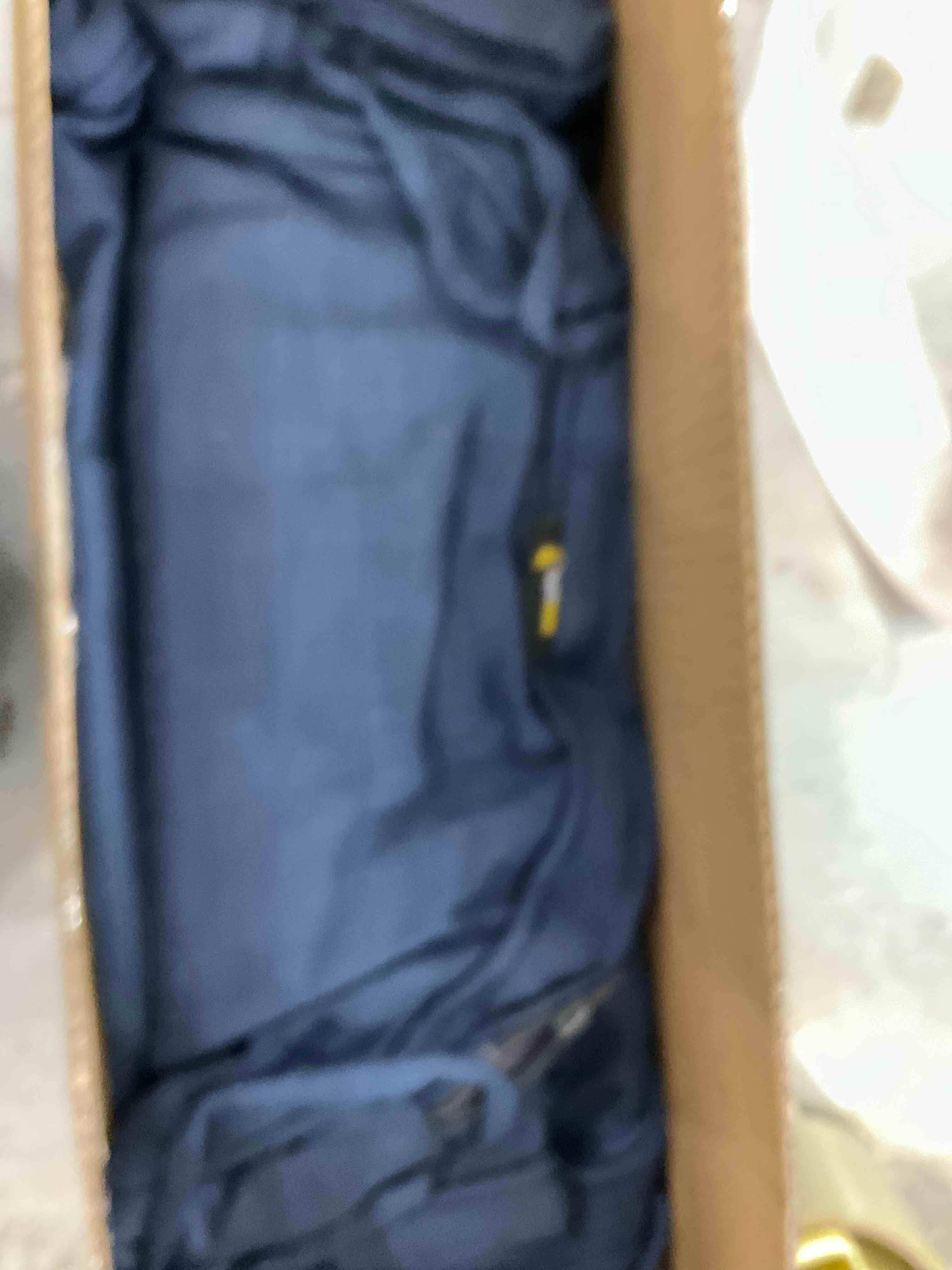 https://s3.amazonaws.com/lotting-images-prod/bidfta/EXS00968142_1703182427915.jpeg