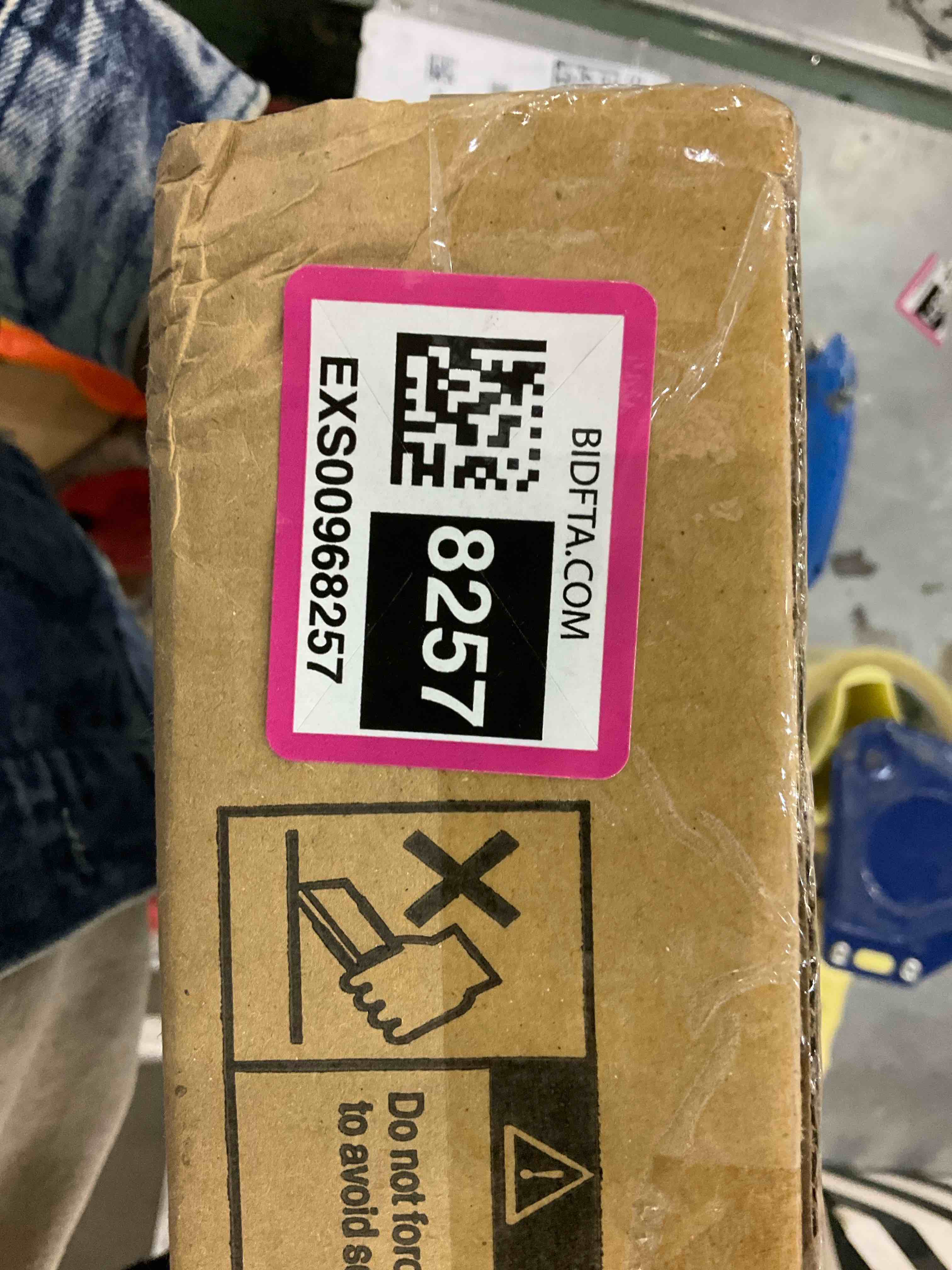 https://s3.amazonaws.com/lotting-images-prod/bidfta/EXS00968257_1704287845465.jpeg