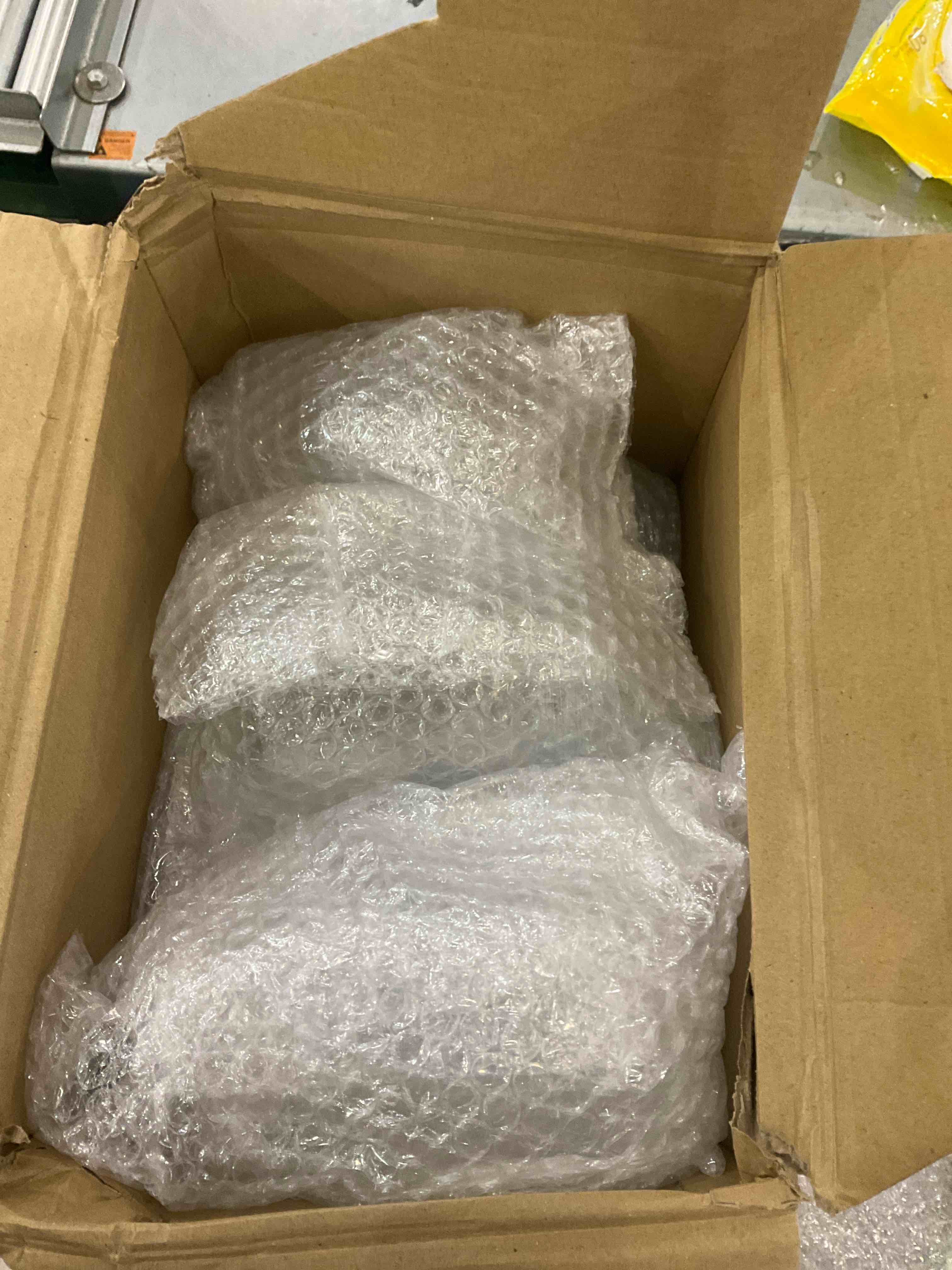 https://s3.amazonaws.com/lotting-images-prod/bidfta/EXS00968558_1703096936683.jpeg