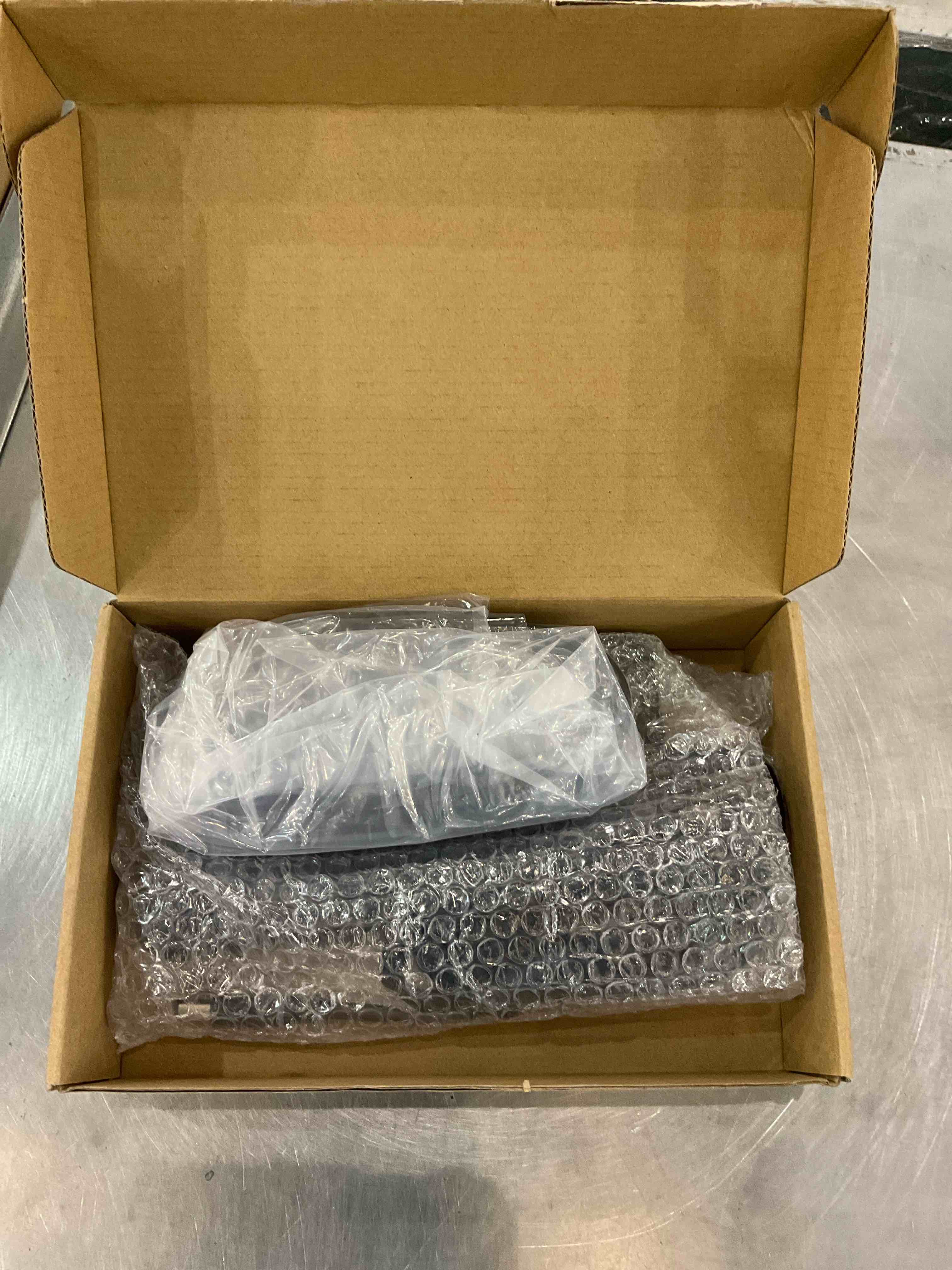 https://s3.amazonaws.com/lotting-images-prod/bidfta/EXS00968599_1703102017176.jpeg