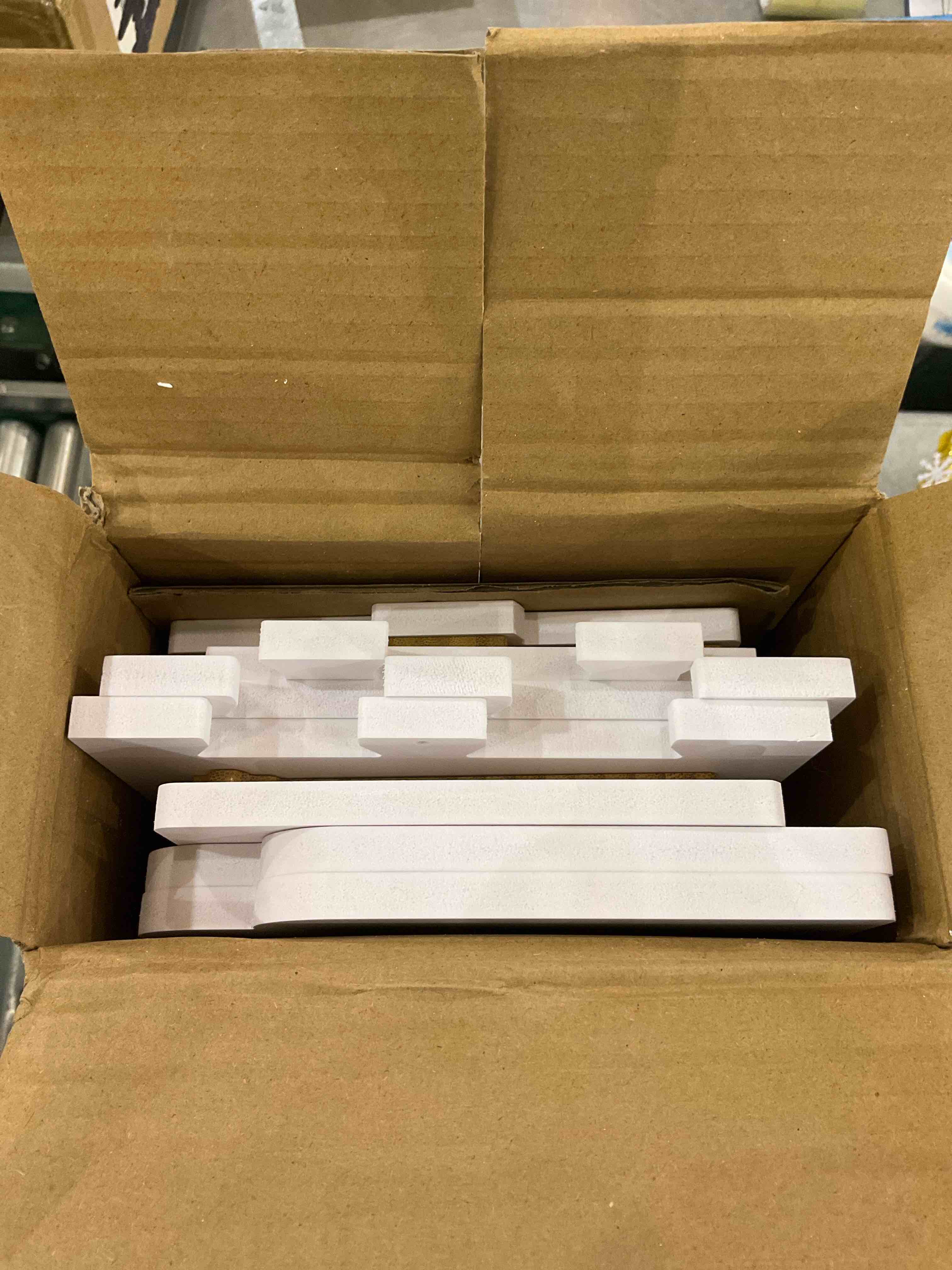 https://s3.amazonaws.com/lotting-images-prod/bidfta/EXS00968737_1703174871190.jpeg