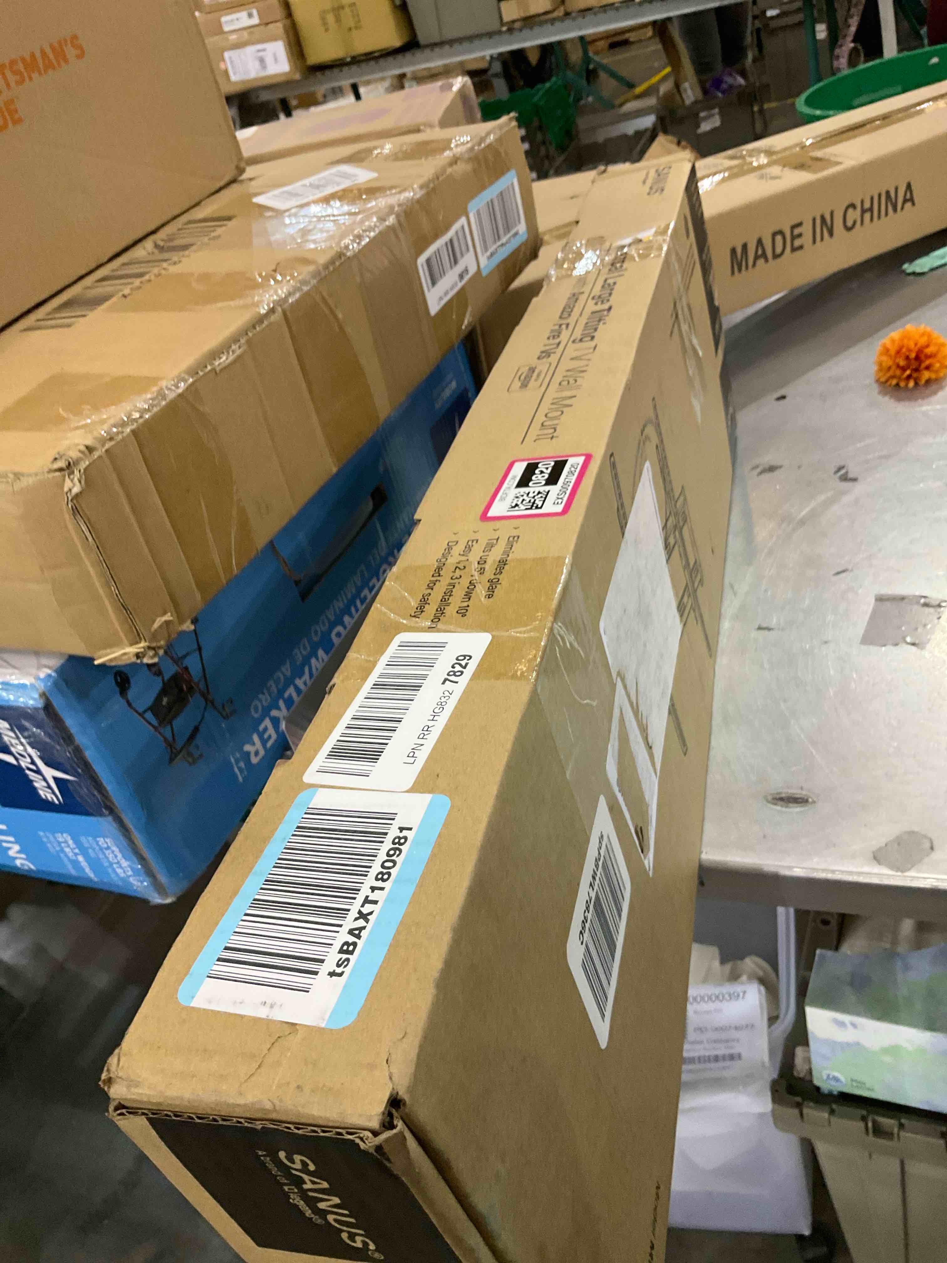 https://s3.amazonaws.com/lotting-images-prod/bidfta/EXS00970820_1704917742363.jpeg