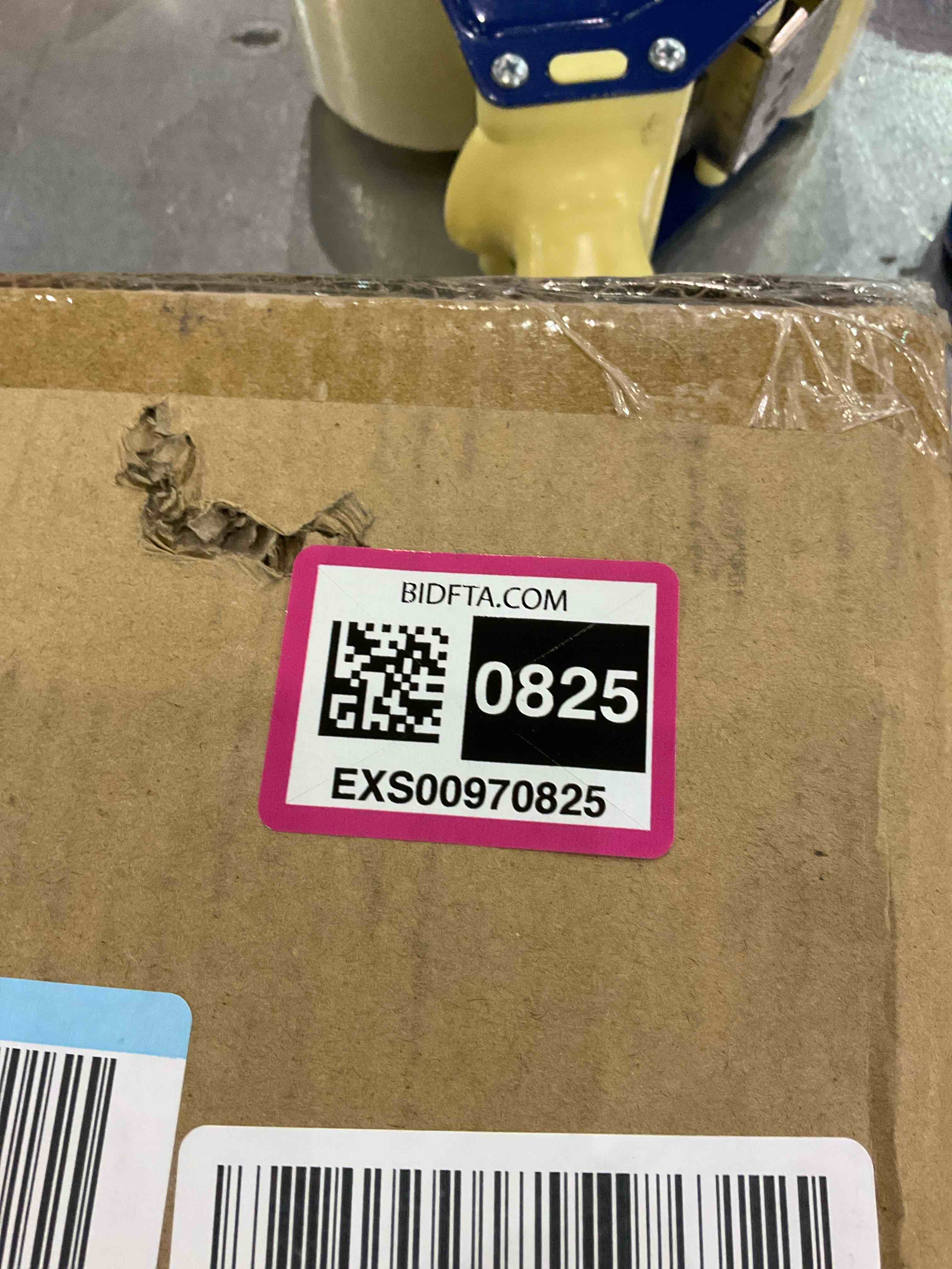 https://s3.amazonaws.com/lotting-images-prod/bidfta/EXS00970825_1704974168914.jpeg