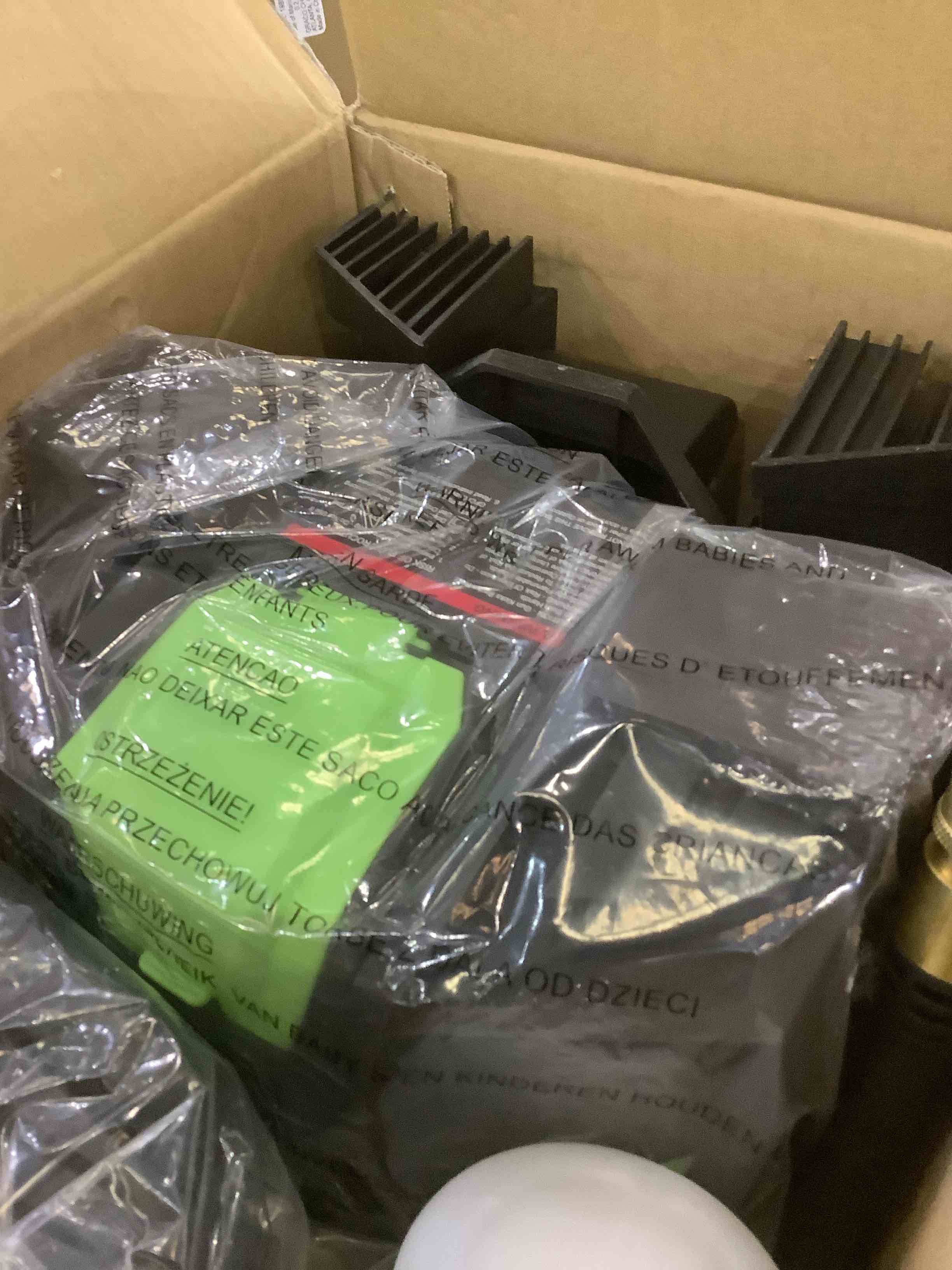 https://s3.amazonaws.com/lotting-images-prod/bidfta/EXS00971132_1704914668032.jpeg
