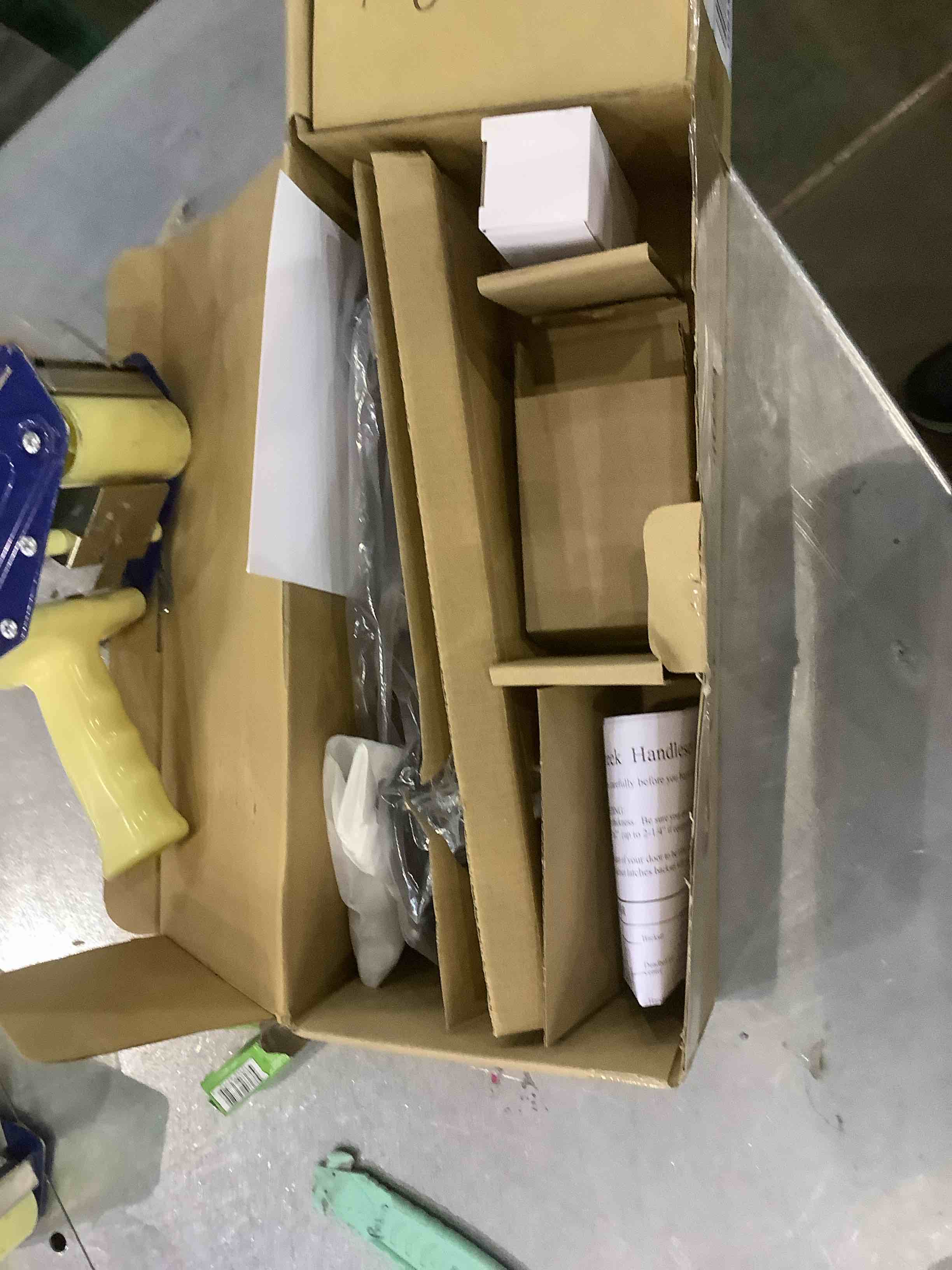 https://s3.amazonaws.com/lotting-images-prod/bidfta/EXS00971185_1704978796367.jpeg