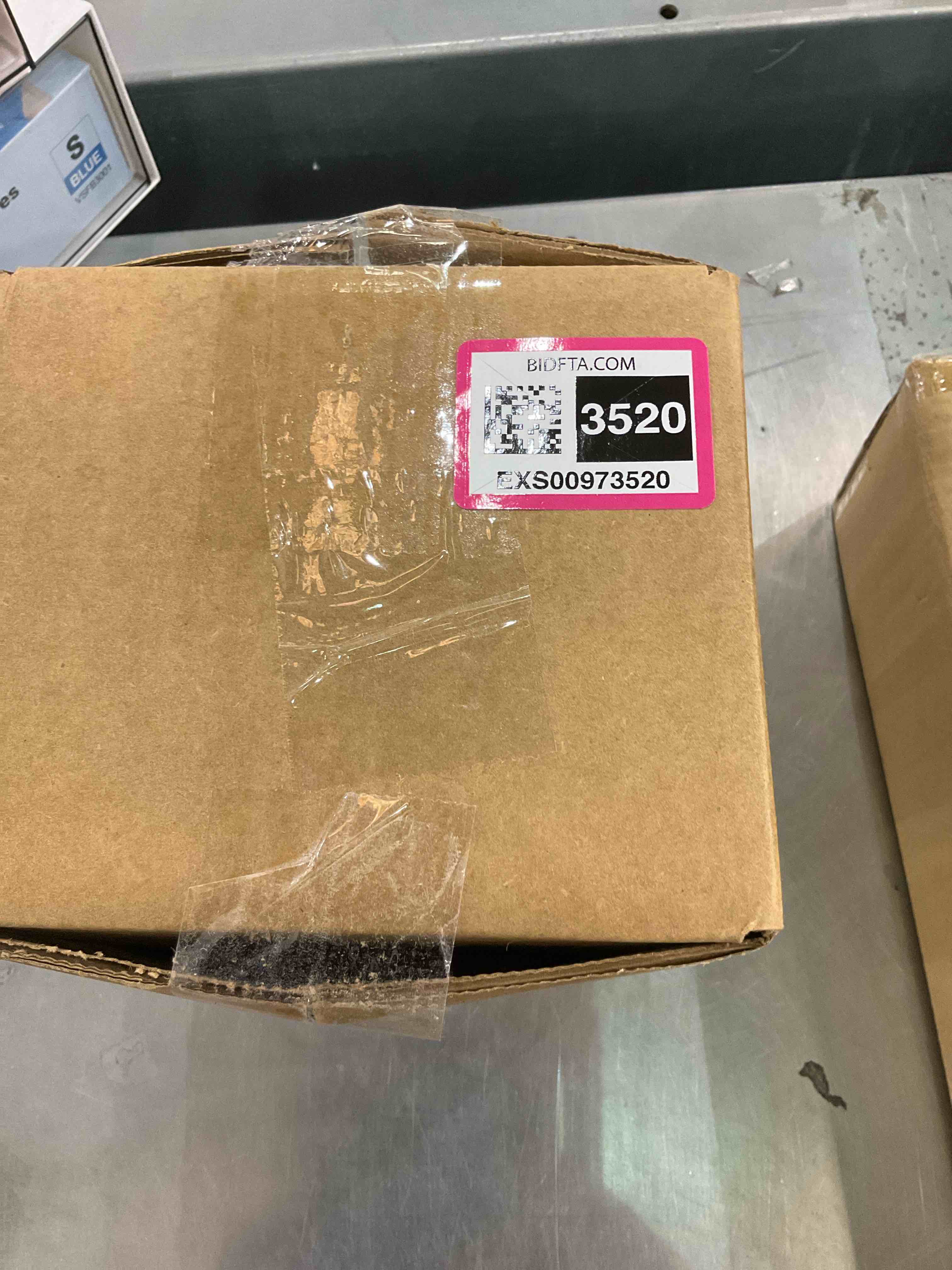 https://s3.amazonaws.com/lotting-images-prod/bidfta/EXS00973520_1704912760094.jpeg