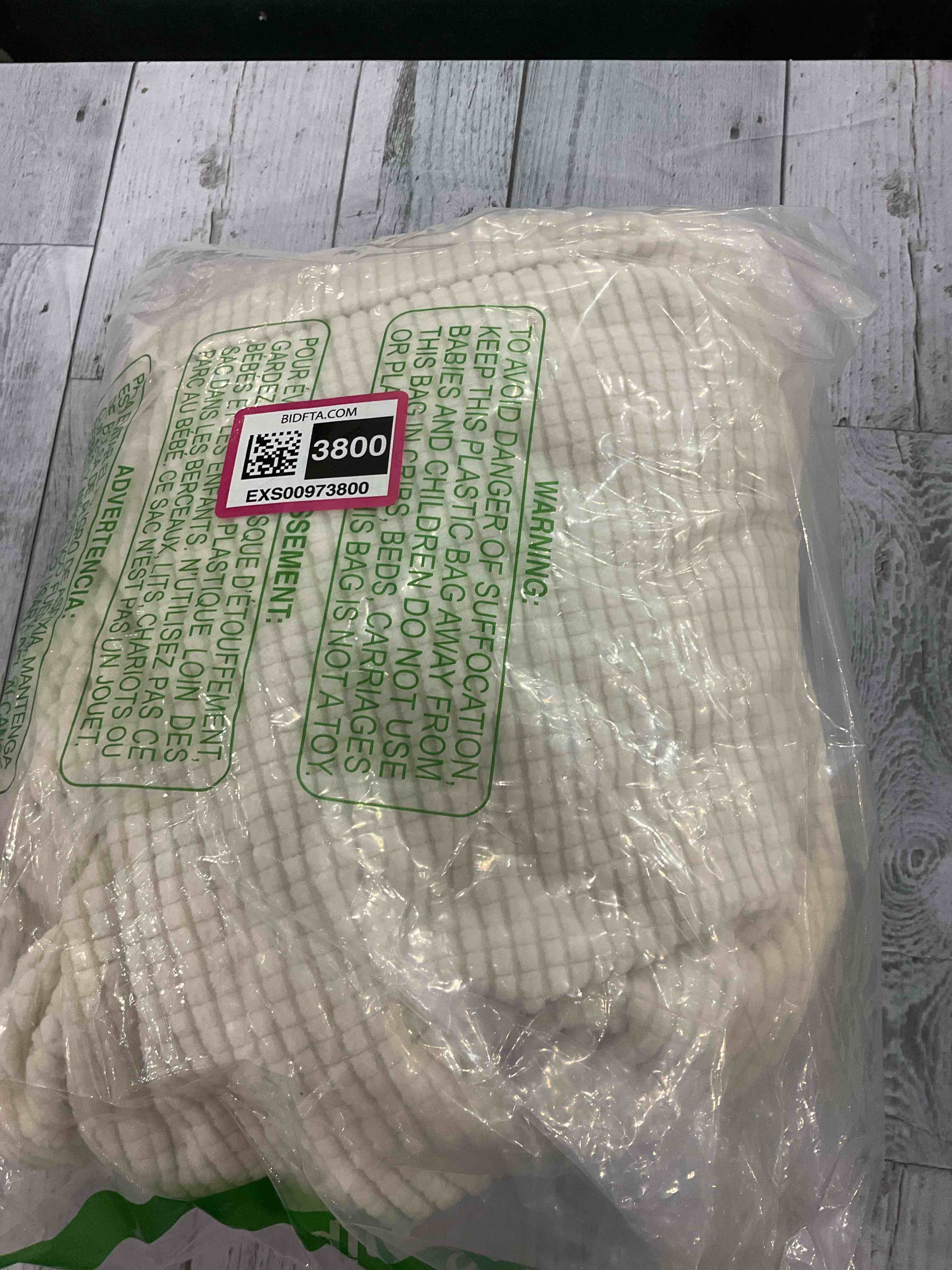 https://s3.amazonaws.com/lotting-images-prod/bidfta/EXS00973800_1705066315229.jpeg