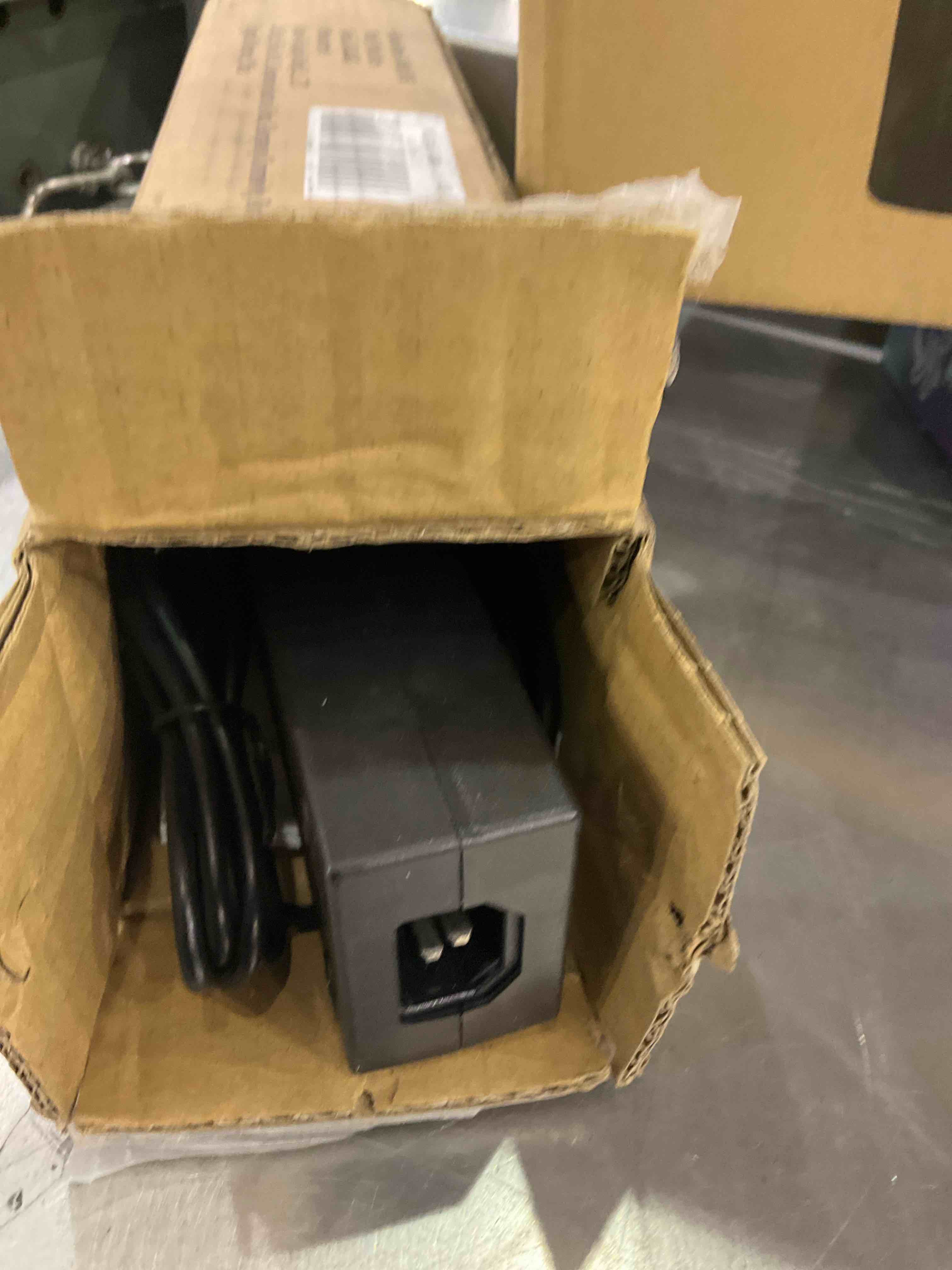 https://s3.amazonaws.com/lotting-images-prod/bidfta/EXS00975056_1706106921980.jpeg