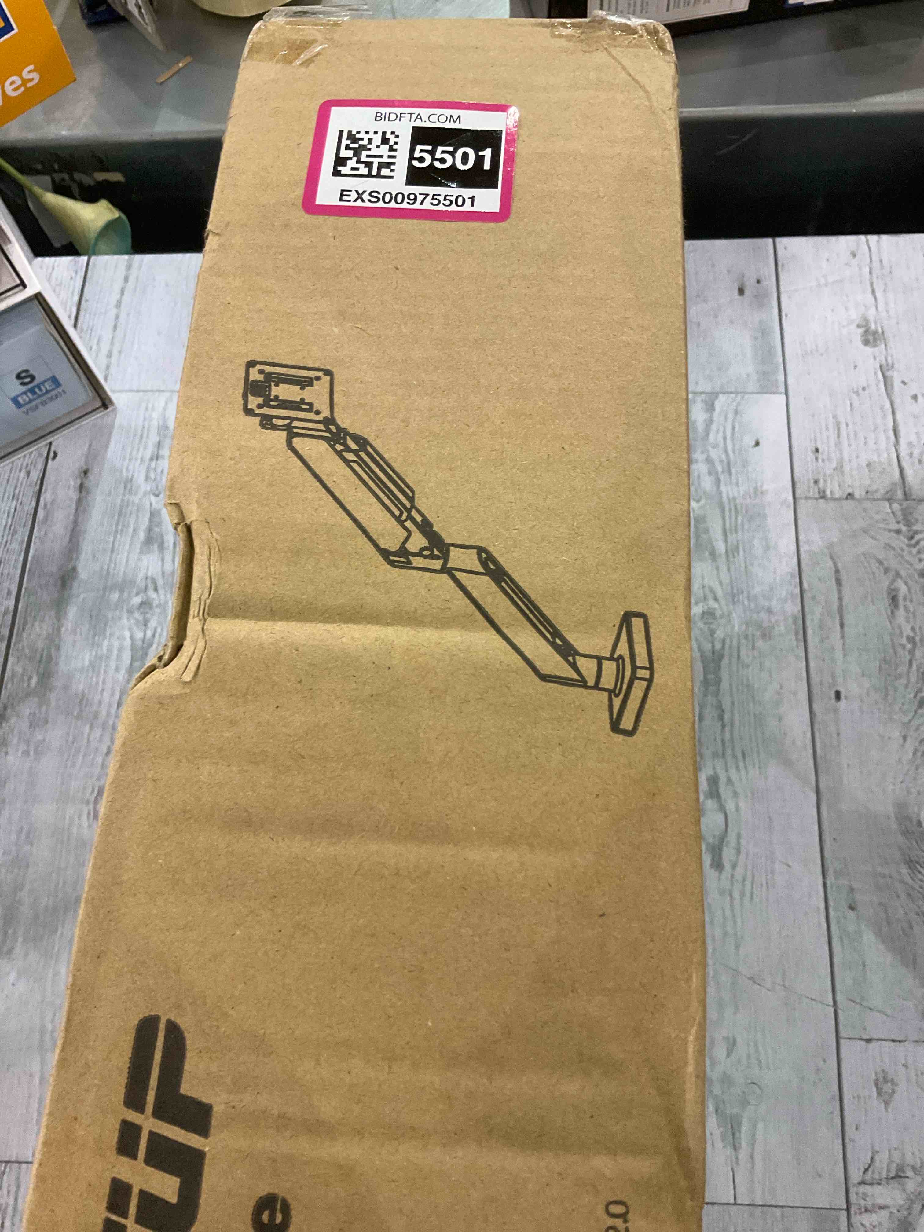 https://s3.amazonaws.com/lotting-images-prod/bidfta/EXS00975501_1705596144166.jpeg