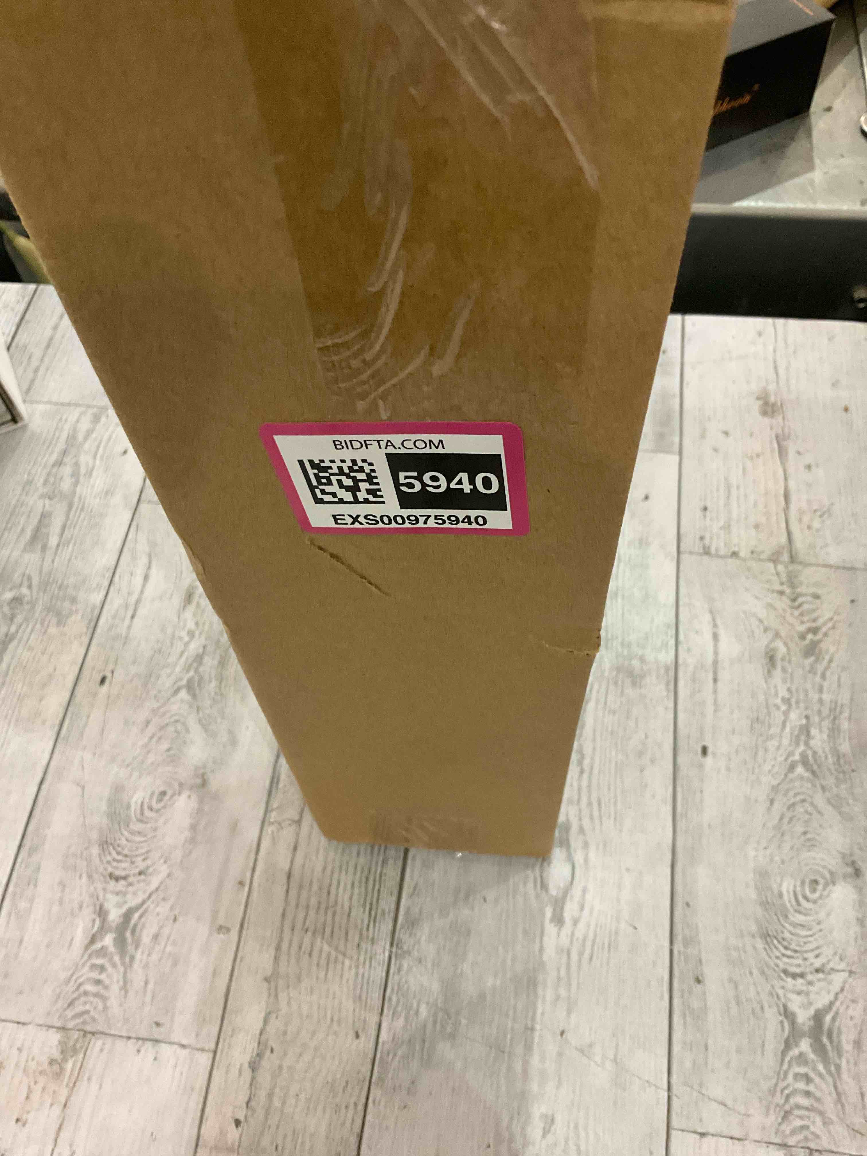 https://s3.amazonaws.com/lotting-images-prod/bidfta/EXS00975940_1705954810699.jpeg